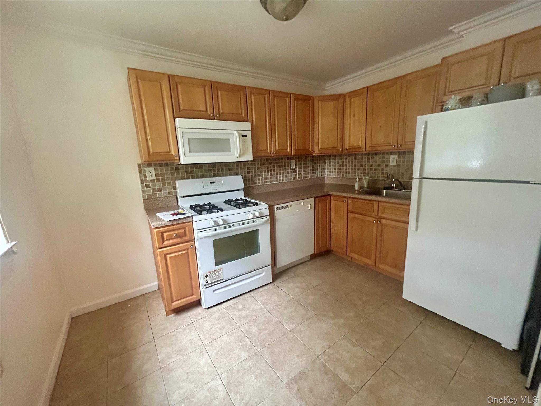 #4 photo, 75-22 255th Street, クイーンズ区 Glen Oaks , NY 11004