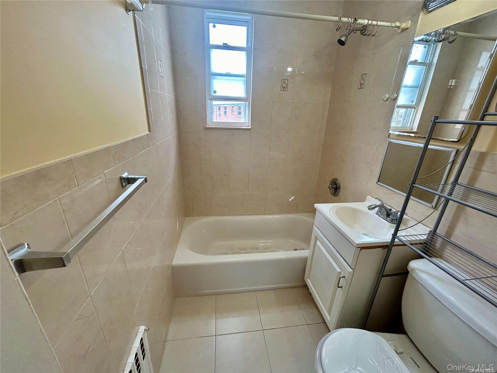 #8 photo, 75-22 255th Street, クイーンズ区 Glen Oaks , NY 11004