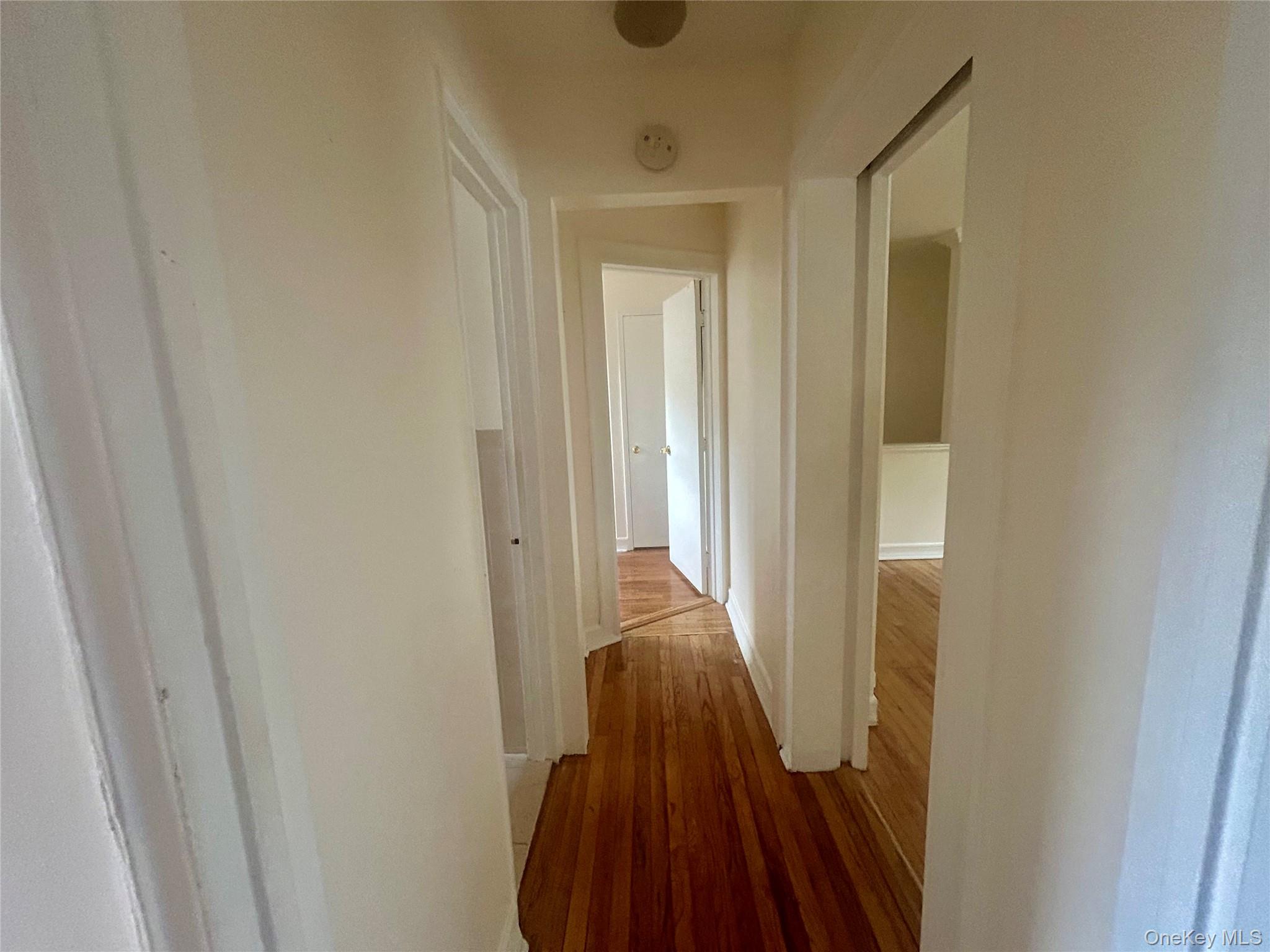 #9 photo, 75-22 255th Street, クイーンズ区 Glen Oaks , NY 11004