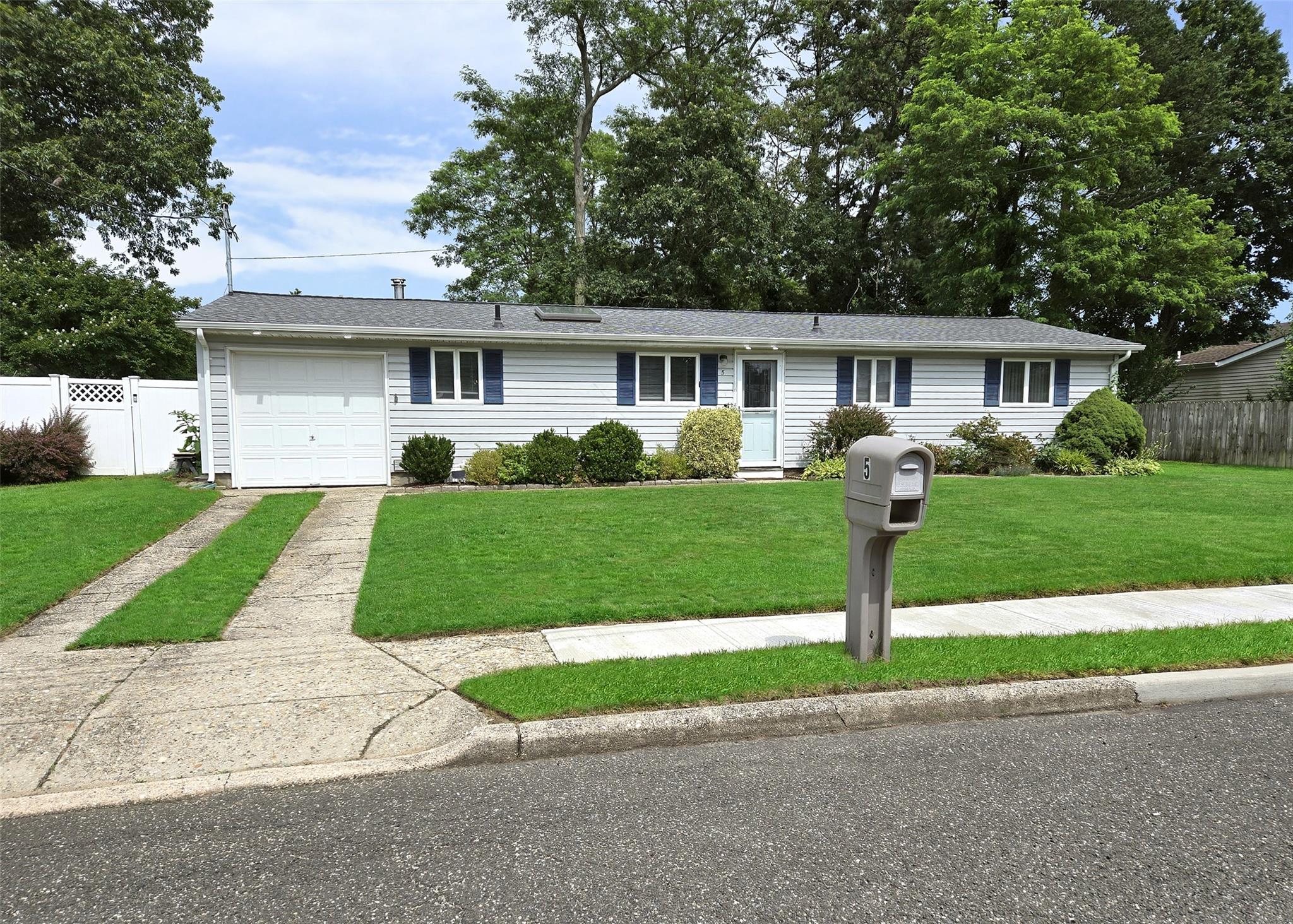 #1 photo, 5 Windham Lane, Ronkonkoma , NY 11779