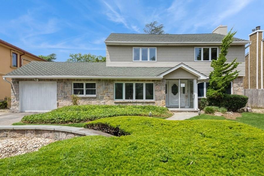 #1 photo, 1554 Hewlett Heath Road, 長島 Hewlett , NY 11557