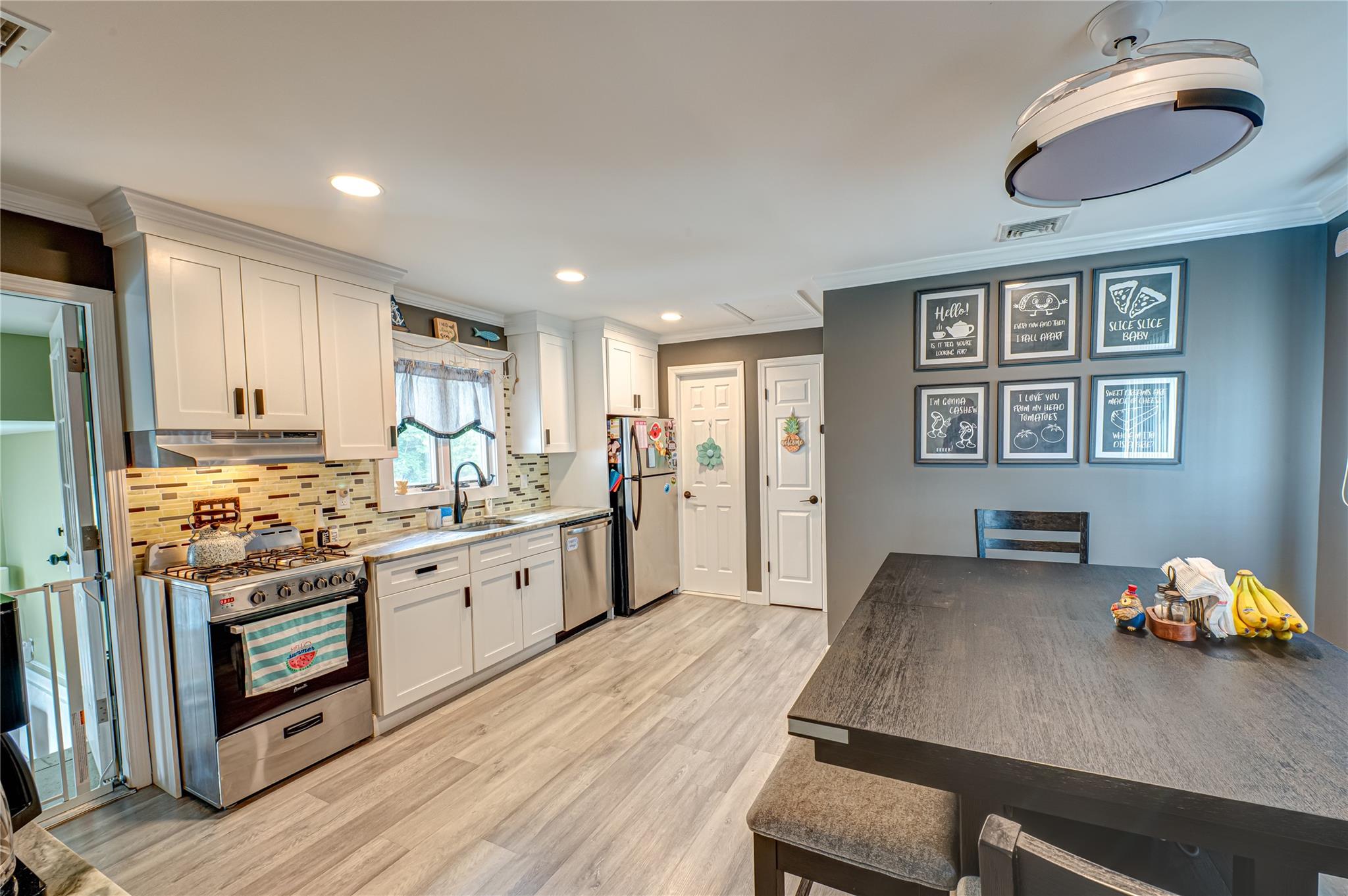 #13 photo, 1144 Martinstein Avenue, 東長島 海湾 Bay Shore , NY 11706