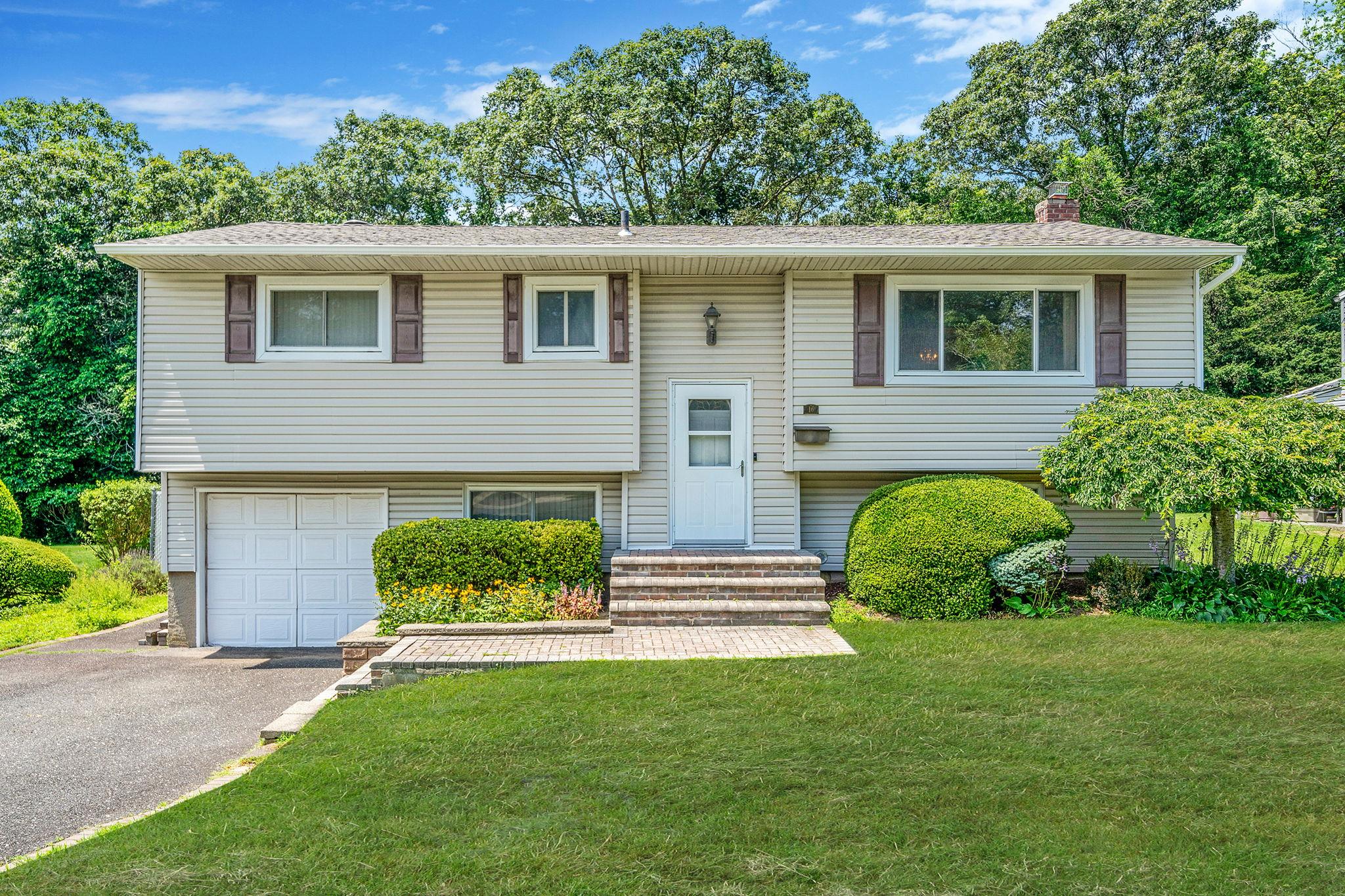 #1 photo, 16 Wenmore Road, 東長島 康马克 Commack , NY 11725