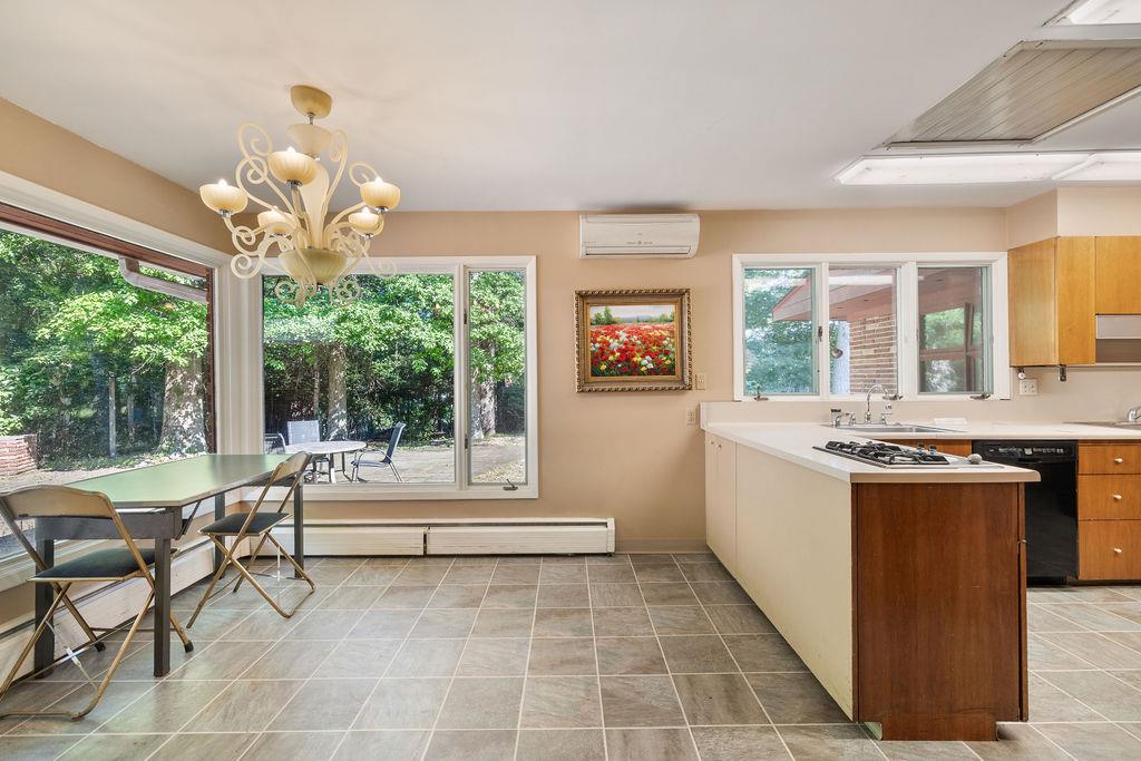 #19 photo, 10 Hilltop Place, Monsey , NY 10952