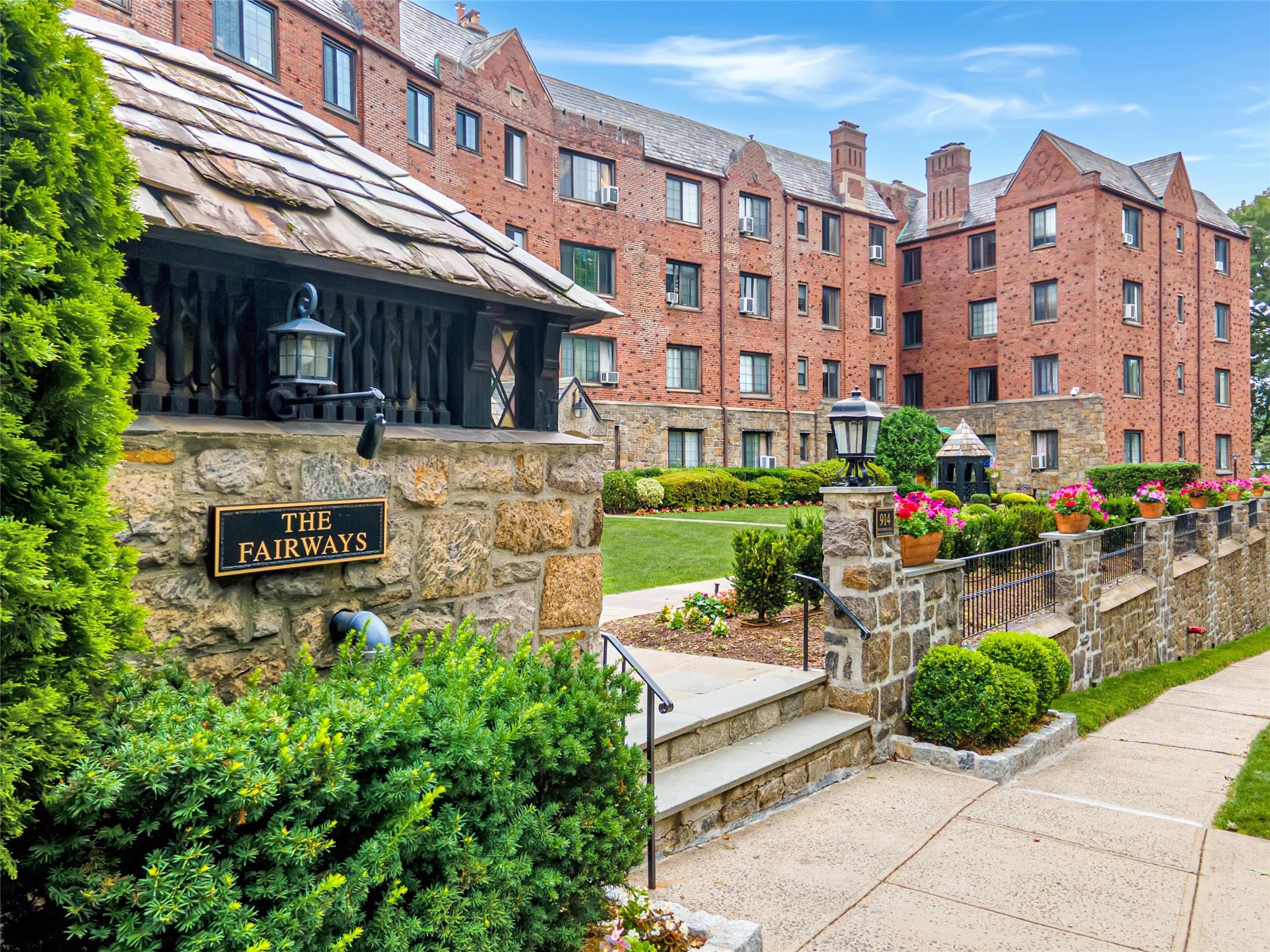 #1 photo, 914 Wynnewood Road, Pelham , NY 10803