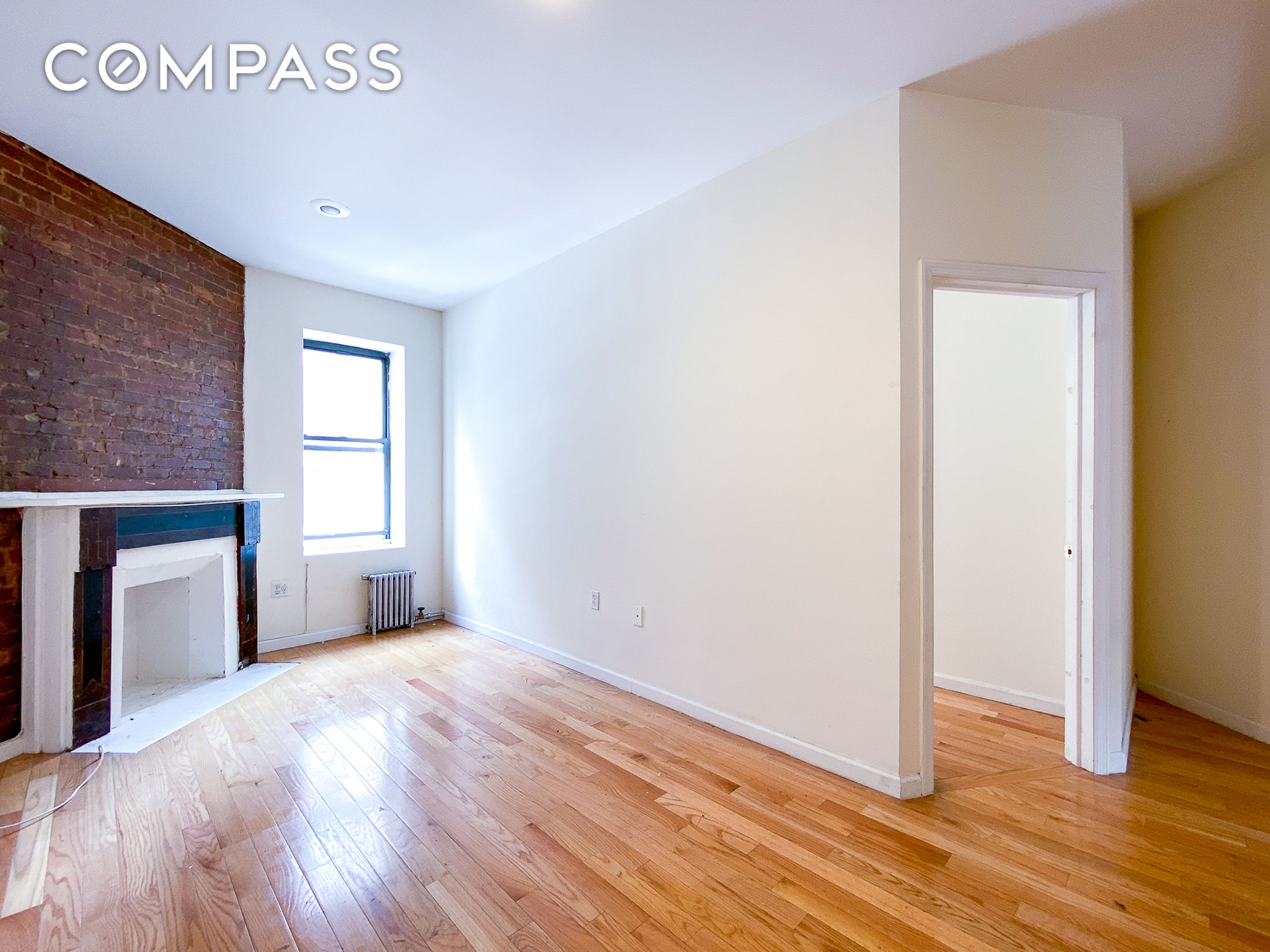 #1 photo, 51 E 2nd Street, 맨해튼 East Village , NY 10003