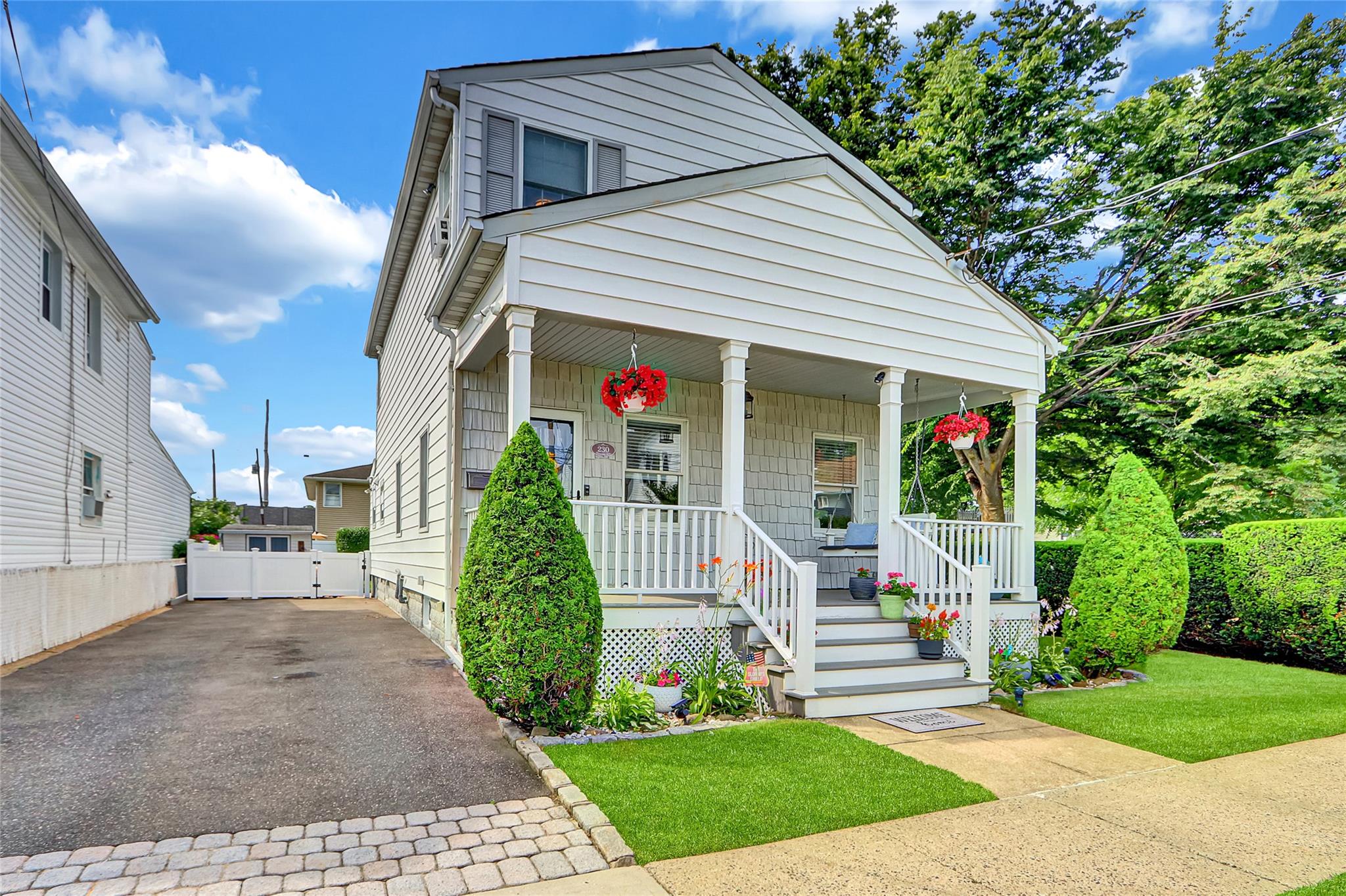 #1 photo, 230 Mineola Avenue, Carle Place , NY 11514