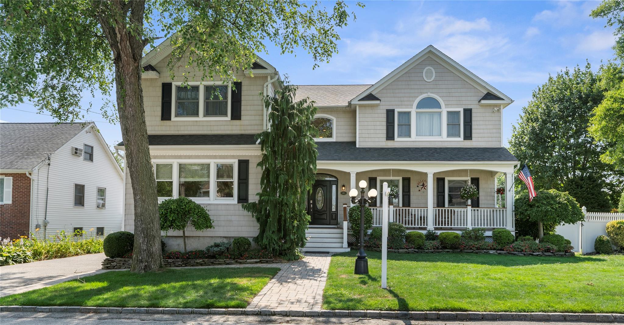 #1 photo, 565 S 8th Street, 東長島 Lindenhurst , NY 11757