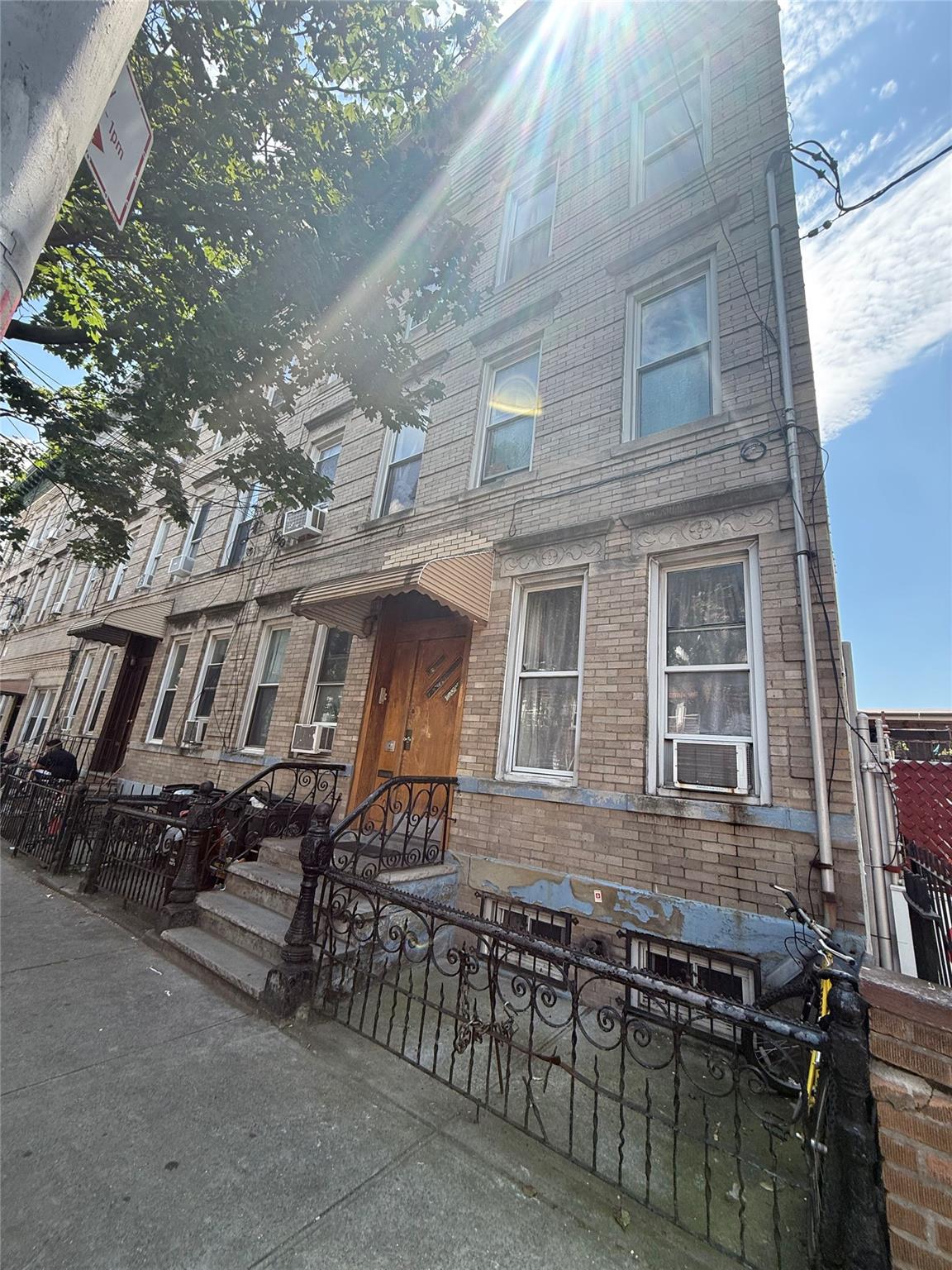 #2 photo, 410 Woodward Avenue, クイーンズ区 Ridgewood , NY 11385