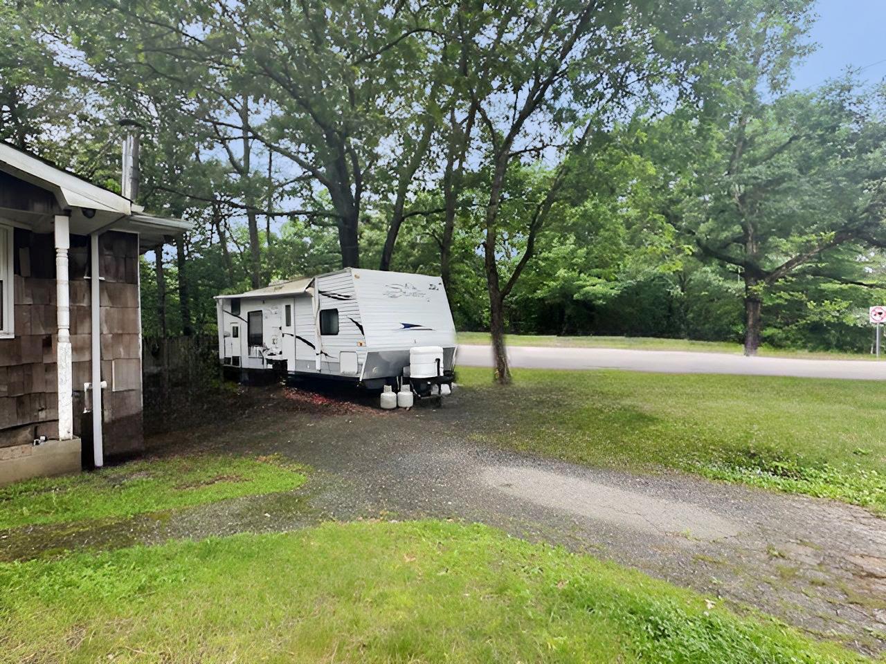 #10 photo, 358 S Service Road, 東長島 Center Moriches , NY 11934