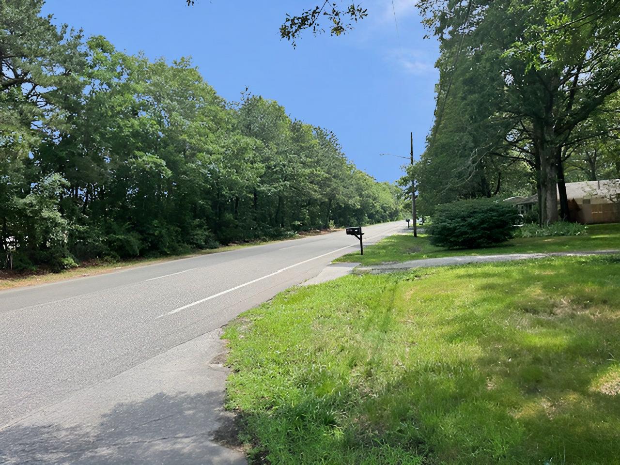 #4 photo, 358 S Service Road, 東長島 Center Moriches , NY 11934