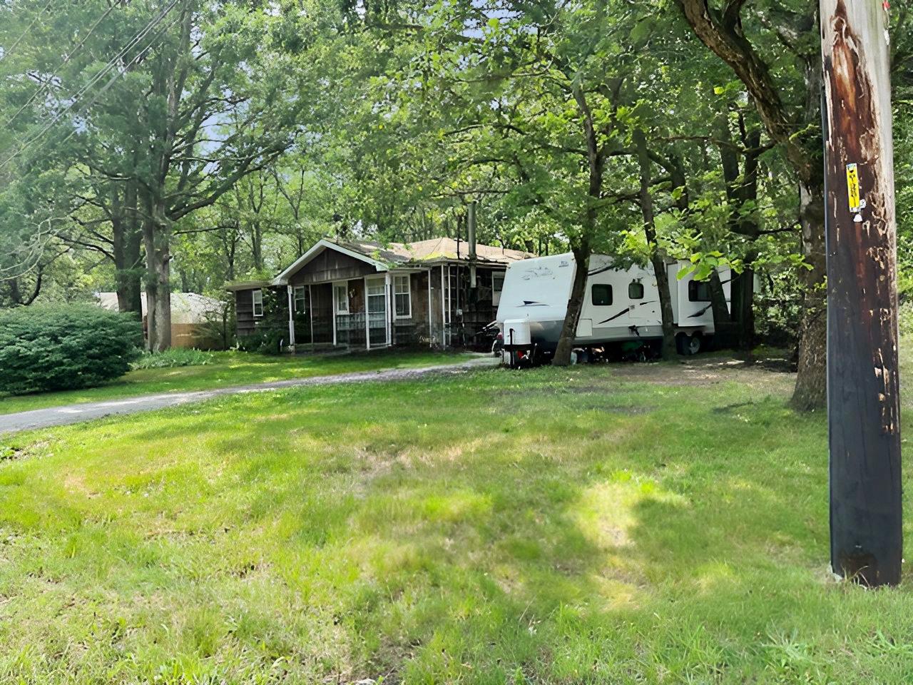 #6 photo, 358 S Service Road, 東長島 Center Moriches , NY 11934