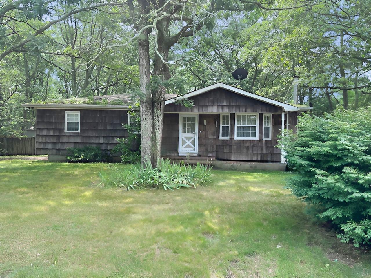 #7 photo, 358 S Service Road, 東長島 Center Moriches , NY 11934