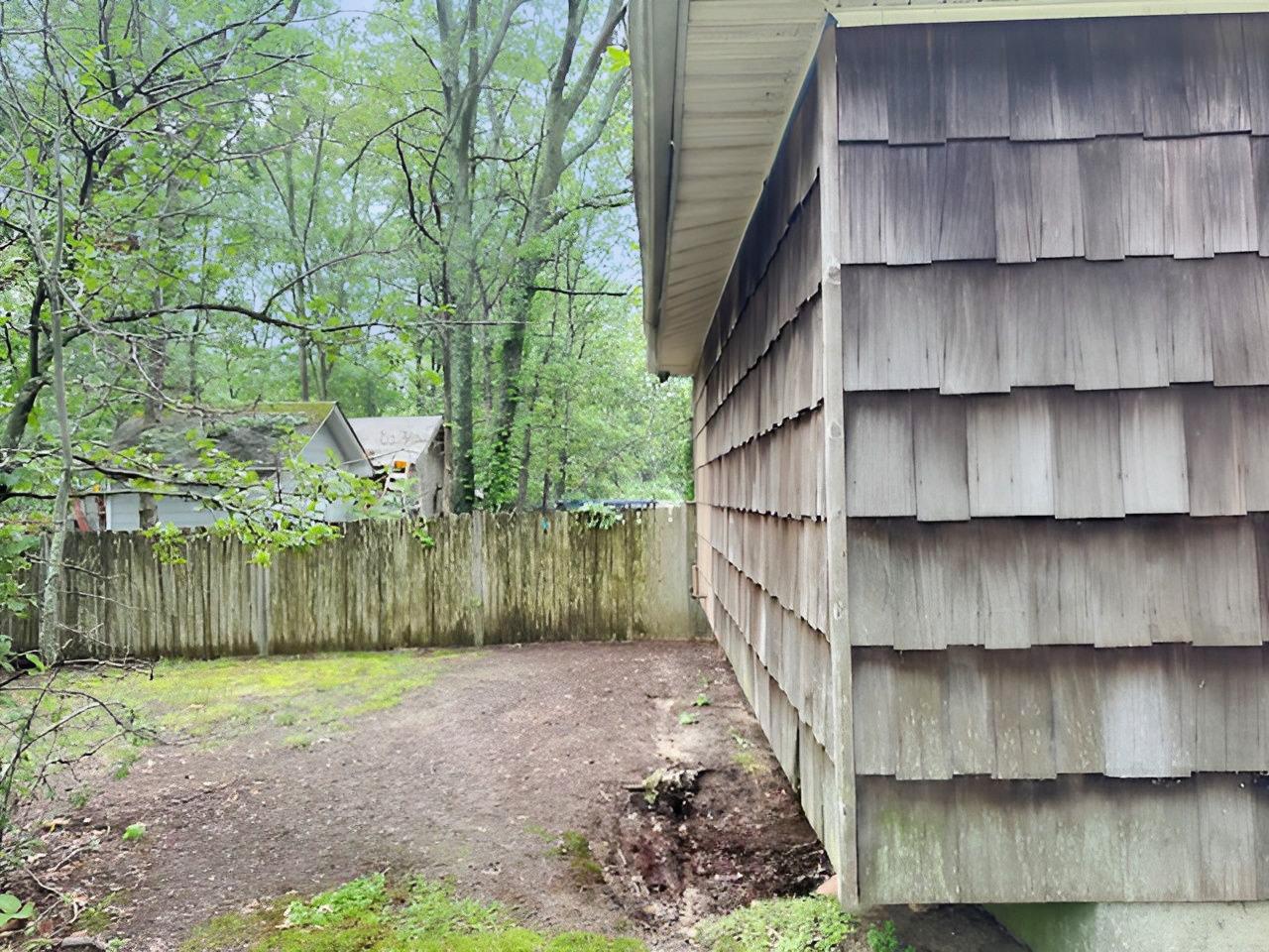 #8 photo, 358 S Service Road, 東長島 Center Moriches , NY 11934