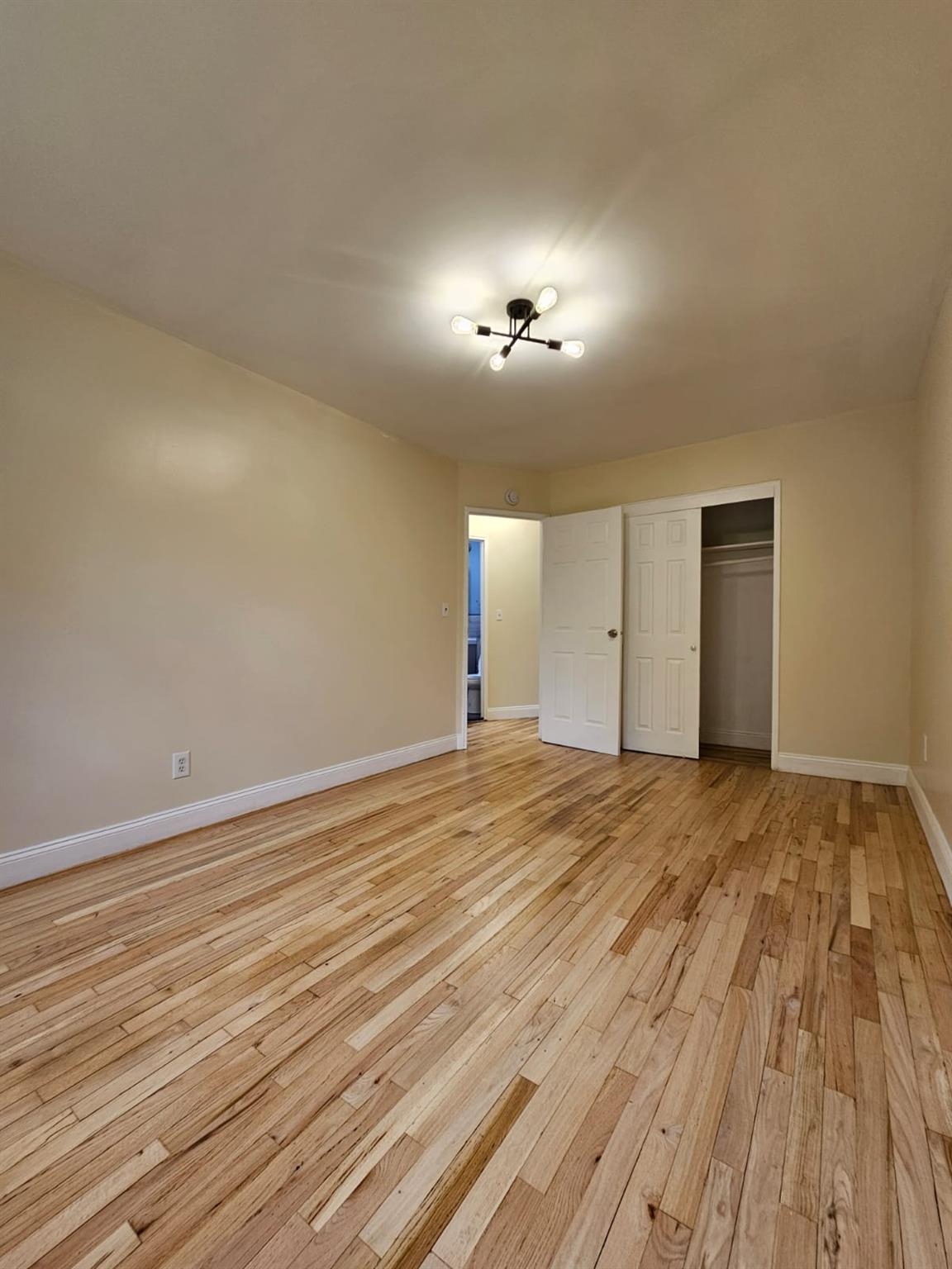 #2 photo, 131 S 14th Avenue, Mount Vernon , NY 10550