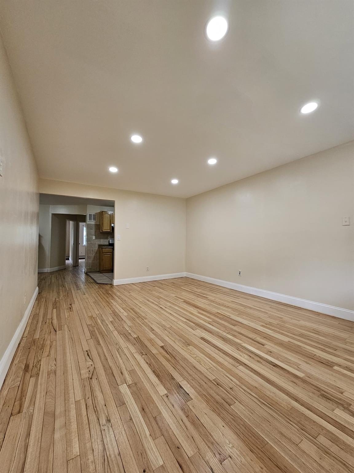 #6 photo, 131 S 14th Avenue, Mount Vernon , NY 10550