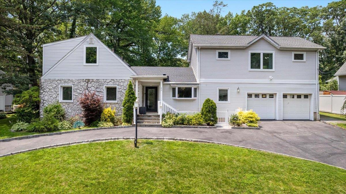 #1 photo, 82 Wood Hollow Lane, New Rochelle , NY 10804