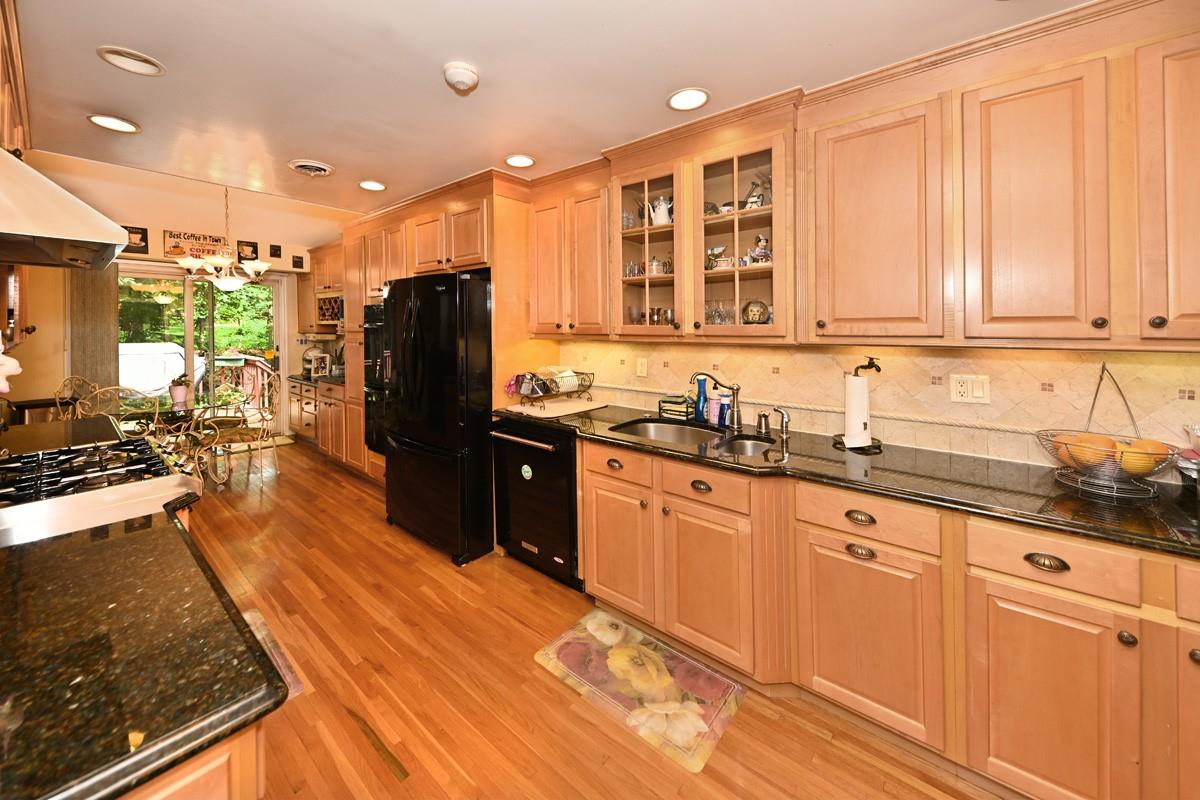 #12 photo, 17 E Stemmer Lane, Suffern , NY 10901