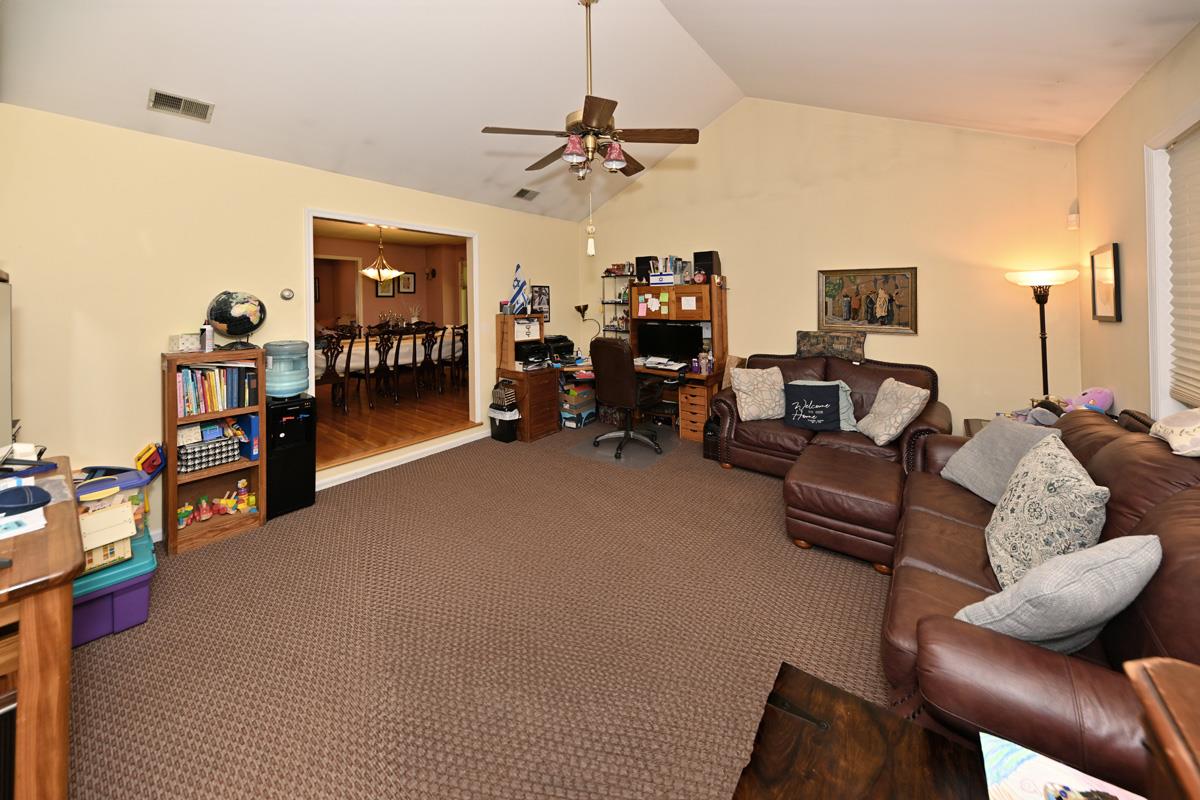 #15 photo, 17 E Stemmer Lane, Suffern , NY 10901