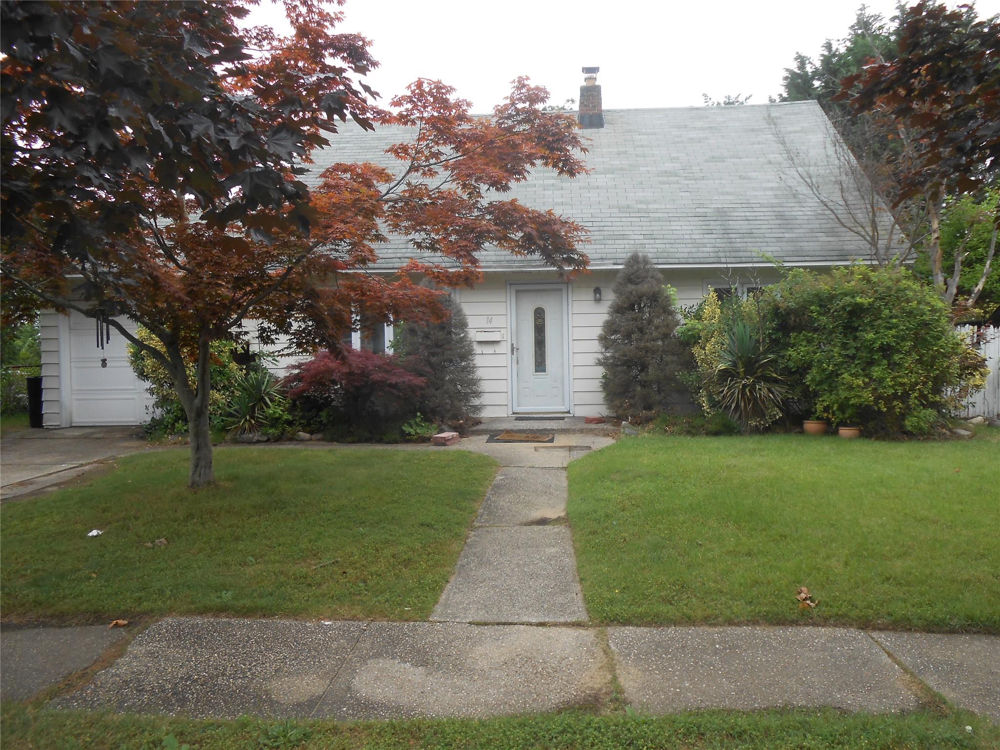 #1 photo, 14 Vermont Street, 東長島 Lindenhurst , NY 11757