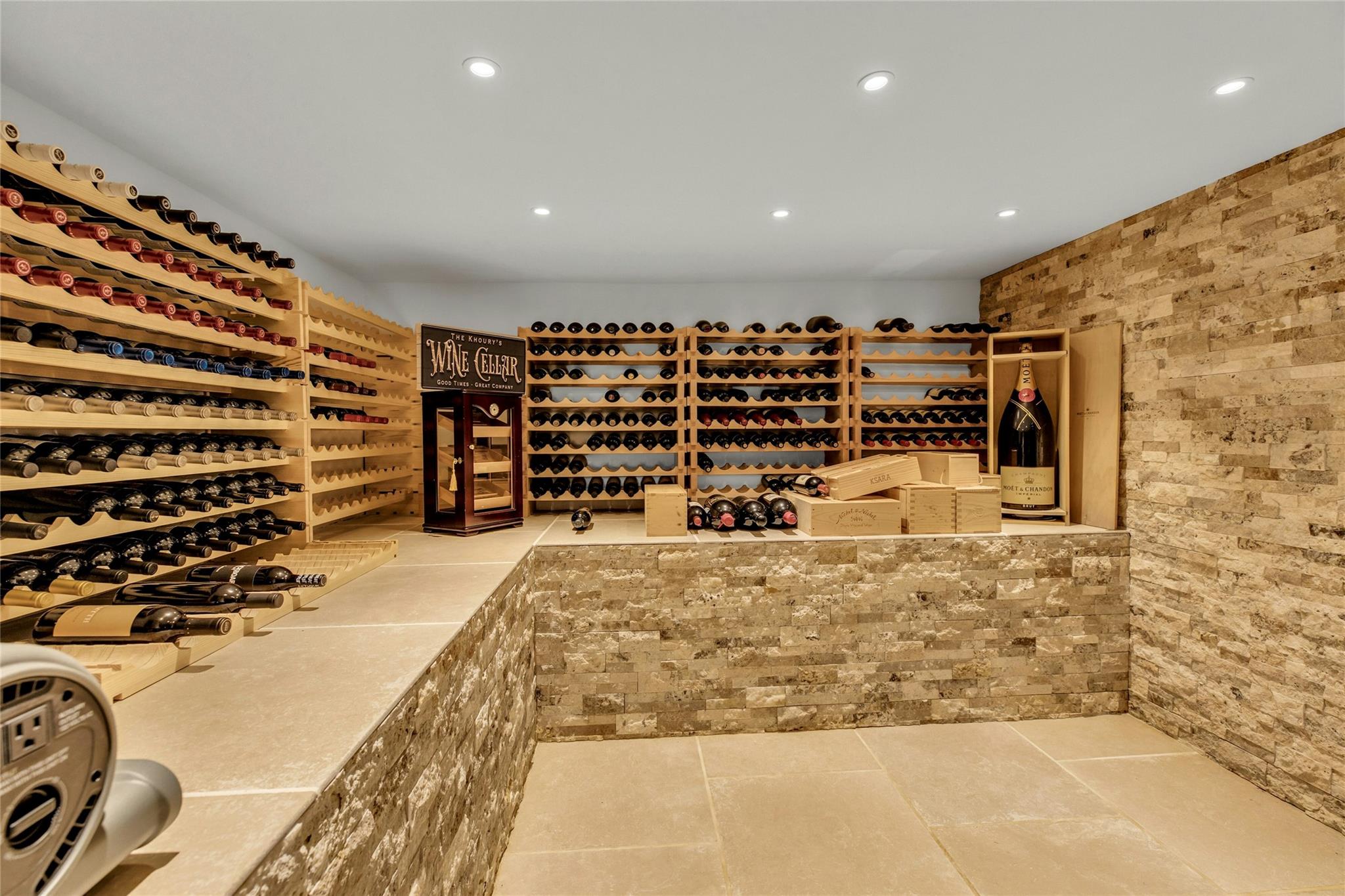 #13 photo, 52 Concourse, サフォーク郡 Brightwaters , NY 11718