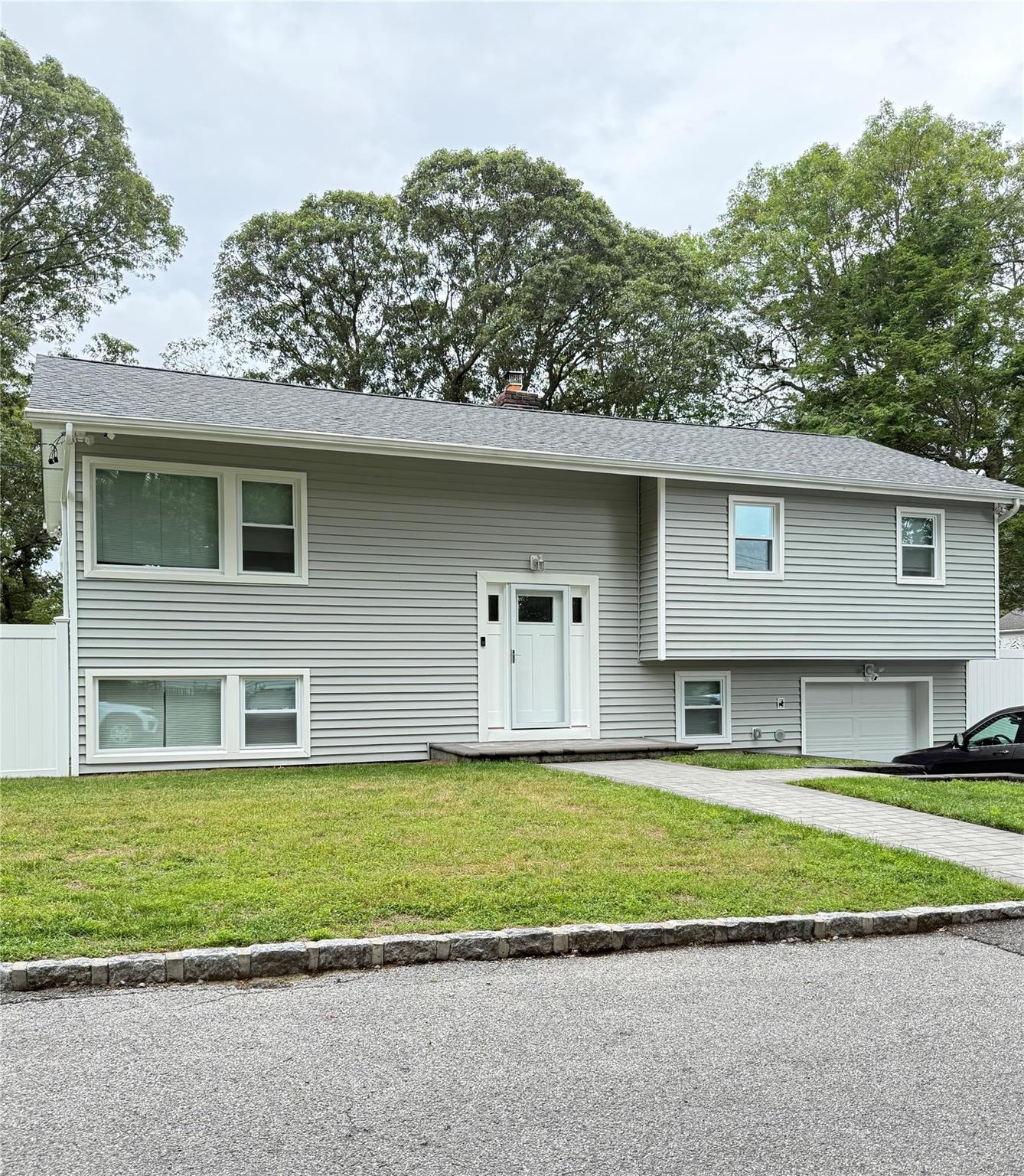 #1 photo, 12 Dee Place, 東長島 亨廷顿站 Huntington Station , NY 11746