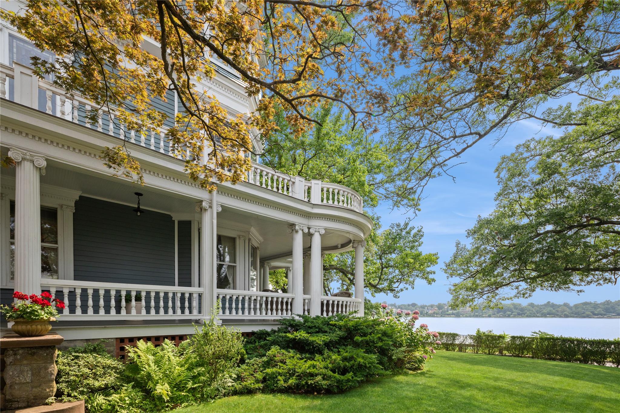 #3 photo, 28 Shore Road, クイーンズ区 Douglaston , NY 11363