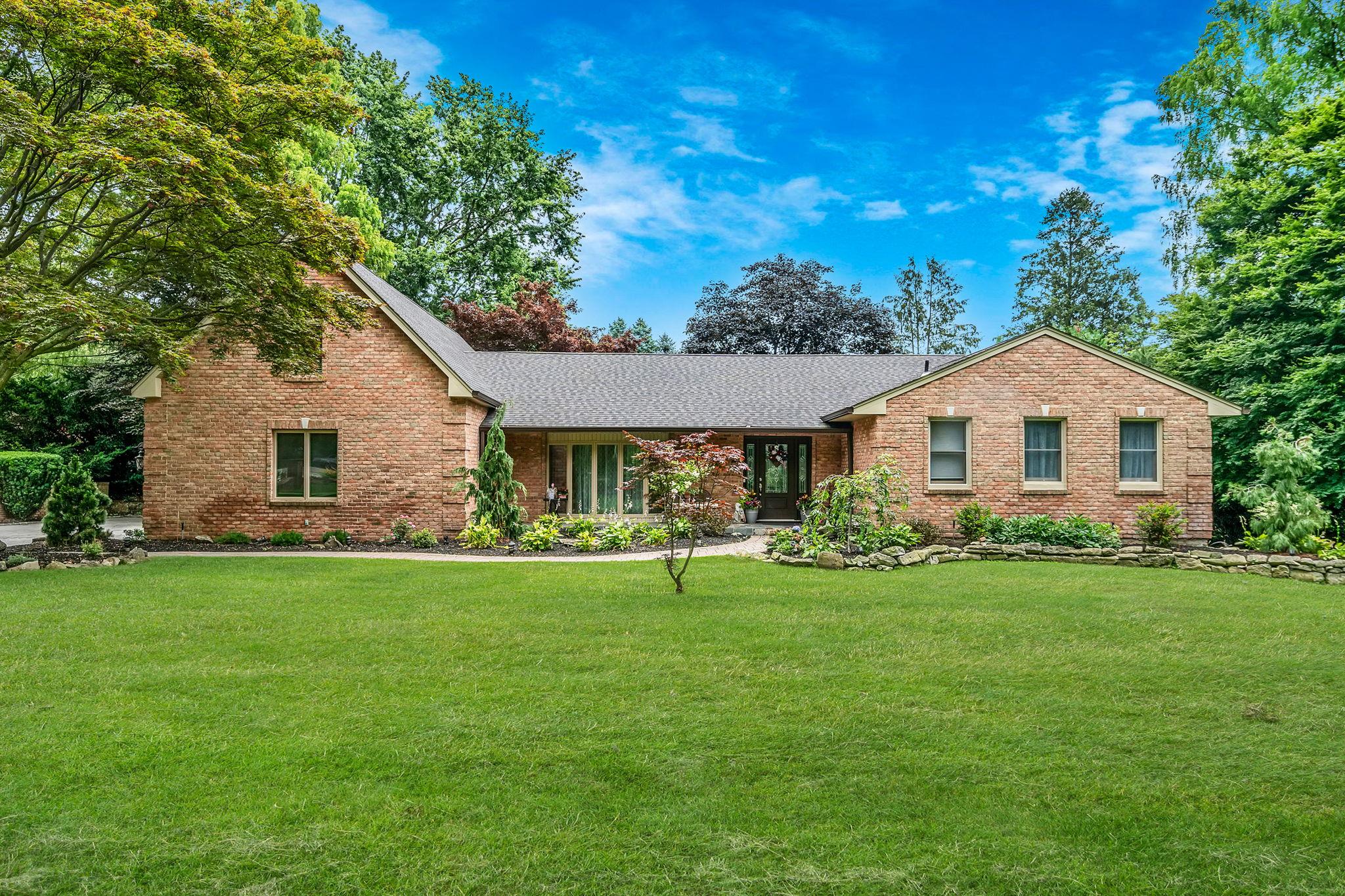 #1 photo, 6 Memas Court, Dix Hills , NY 11746