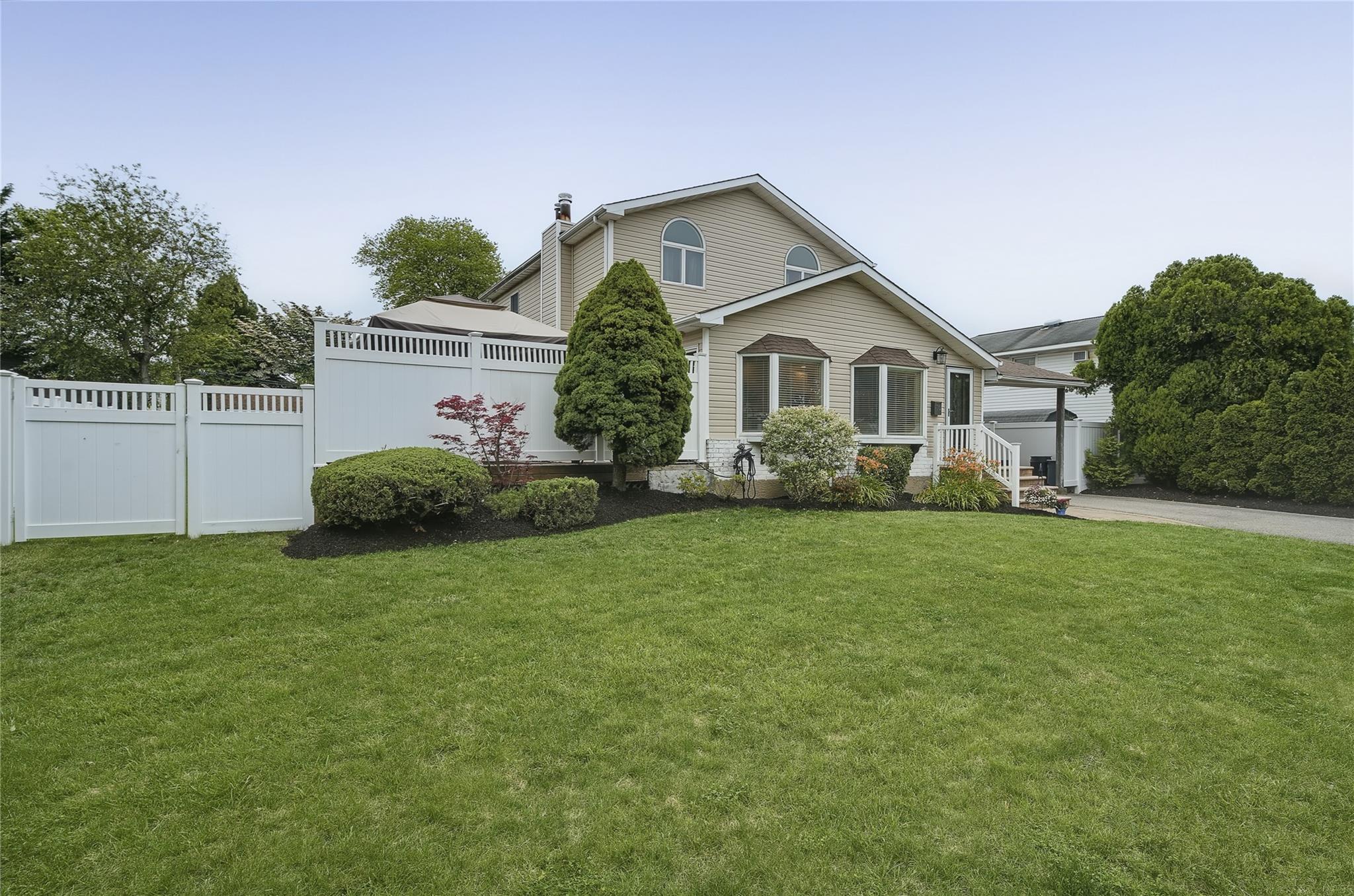 #1 photo, 70 Hayrick Lane, Commack , NY 11725