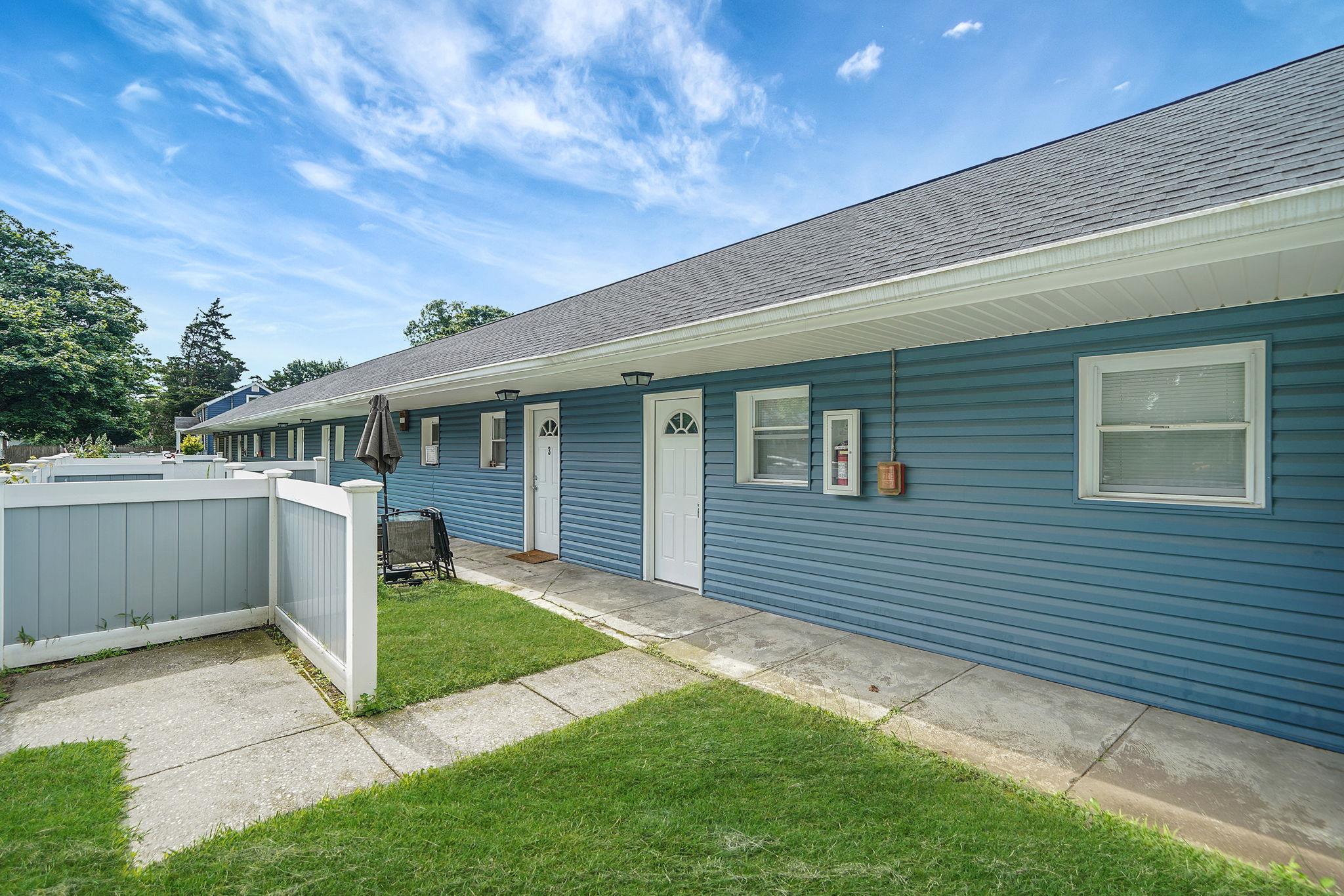 #1 photo, 16 Bellport St, 東長島 East Patchogue , NY 11772