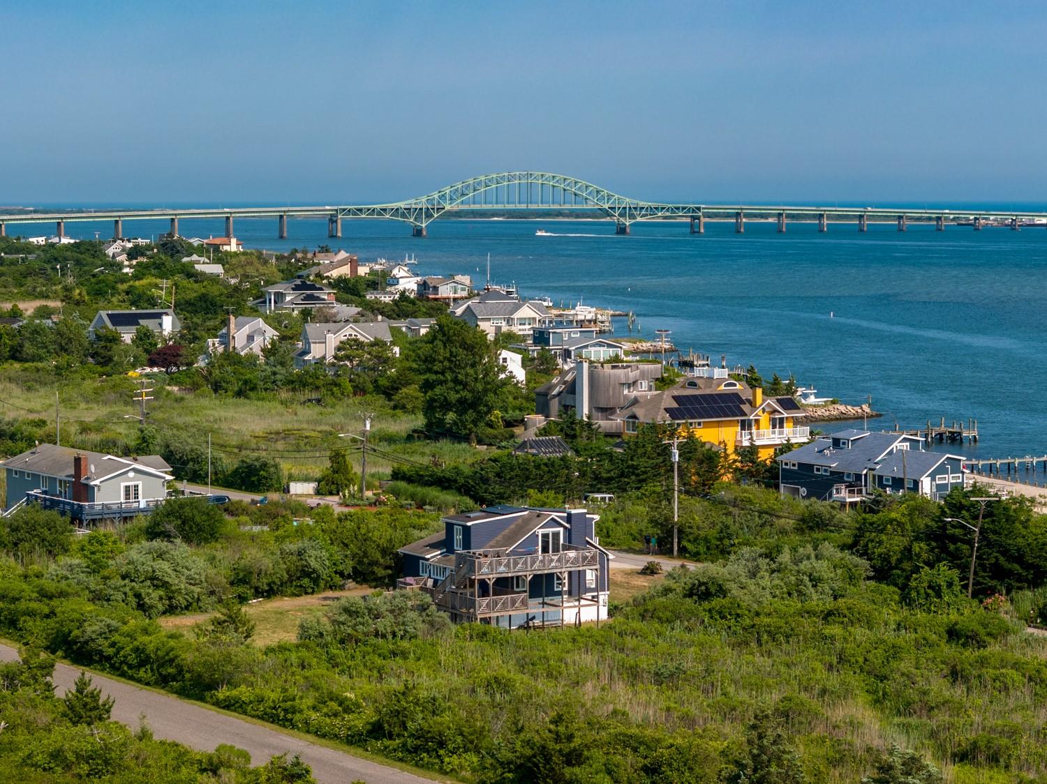 #1 photo, 8 The Fairway, Oak Beach , NY 11702