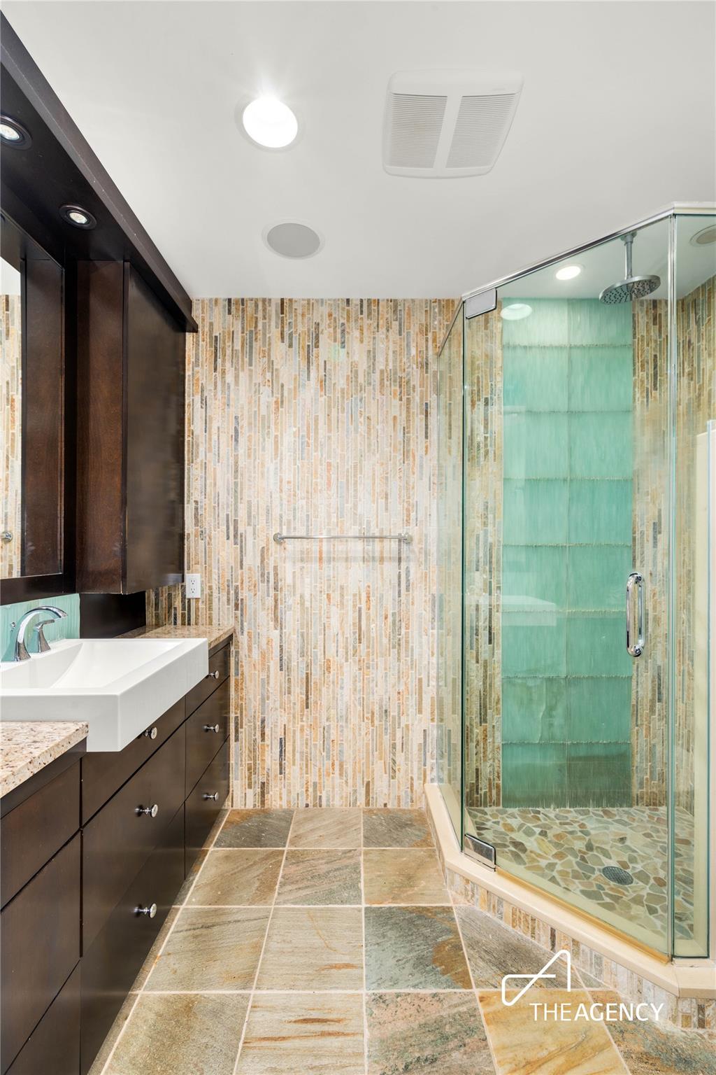 #12 photo, 50 Ships Point Lane, Oyster Bay , NY 11771