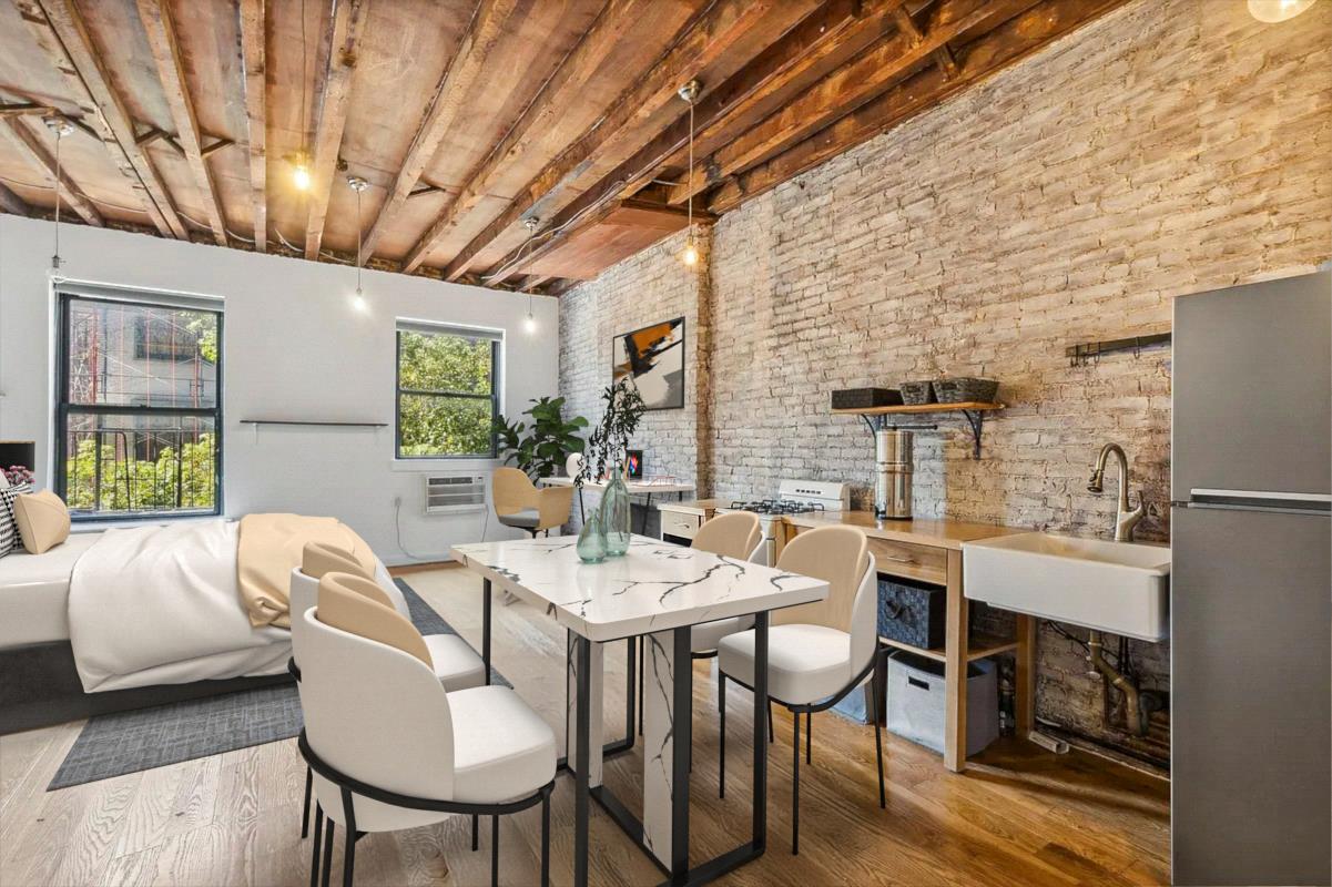 #1 photo, 105 W 77TH Street, マンハッタン Upper West Side , NY 10024