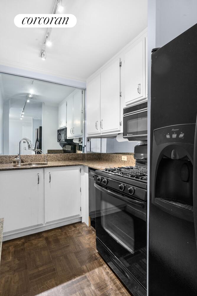 #10 photo, 301 E 22ND Street, マンハッタン Gramercy Park , NY 10010