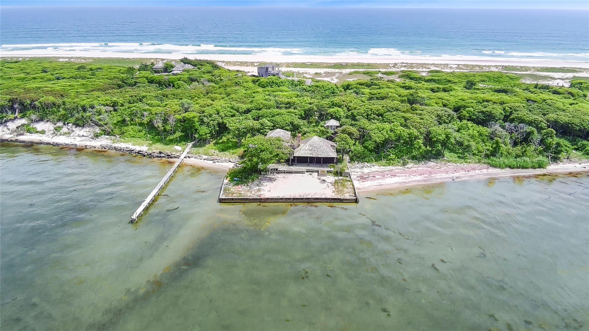 #1 photo, 466 Great South Bay Walk, 東長島 Water Island , NY 11772