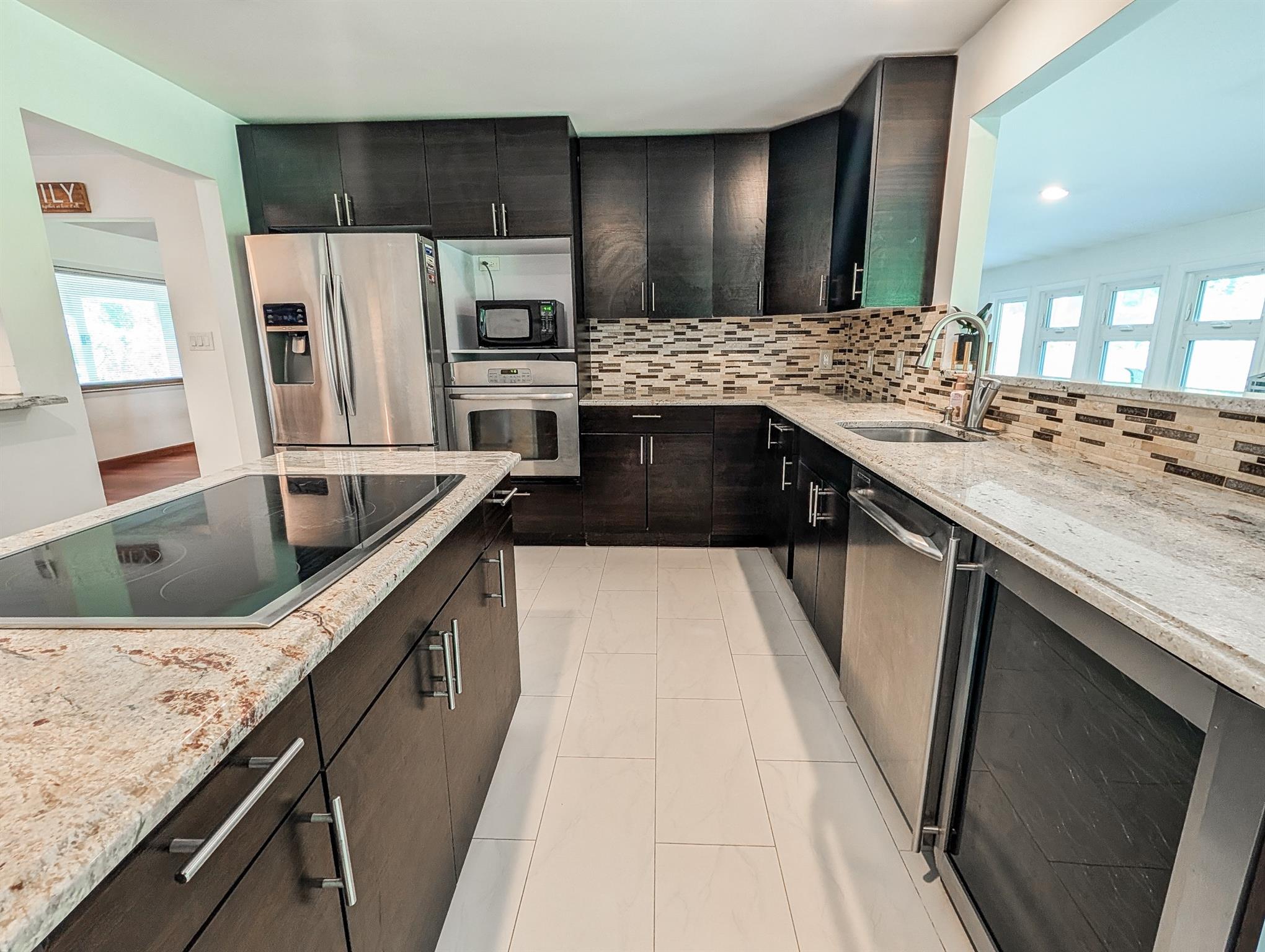 #11 photo, 61 Pennsylvania Avenue, サフォーク郡 Medford , NY 11763