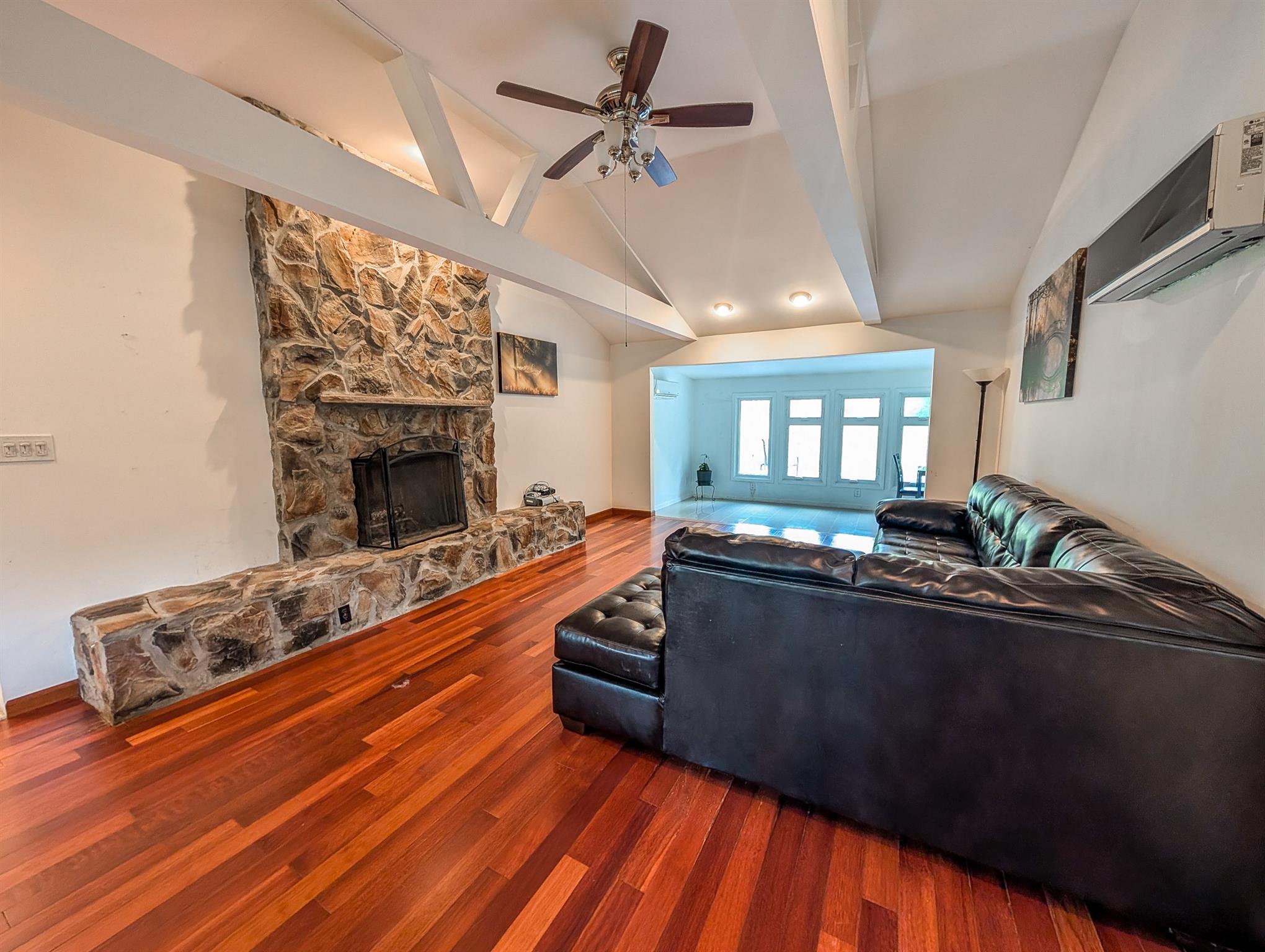 #5 photo, 61 Pennsylvania Avenue, サフォーク郡 Medford , NY 11763