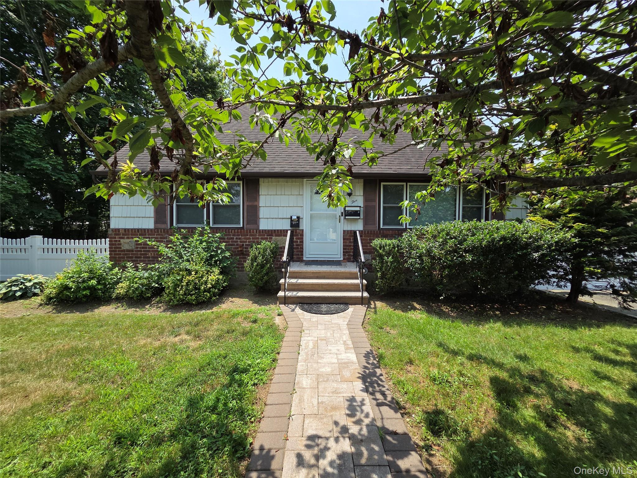 #1 photo, 5 Denton Pl, サフォーク郡 Farmingdale , NY 11735