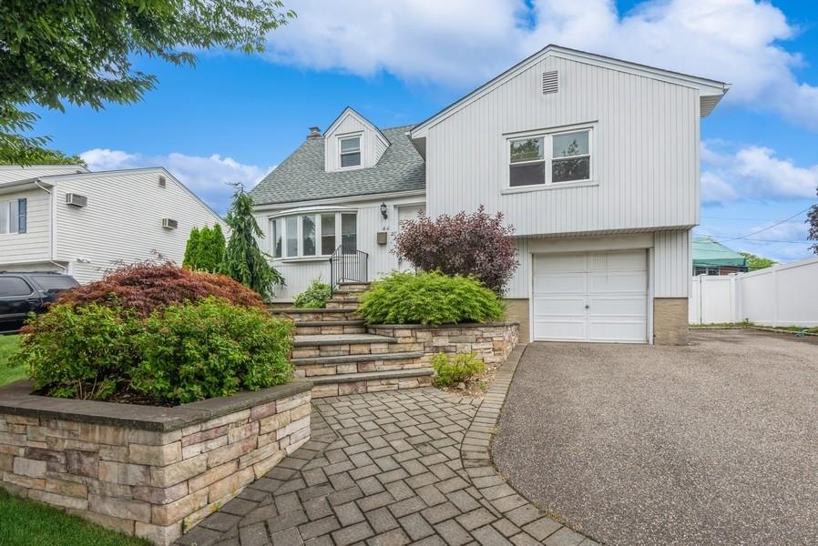 #1 photo, 44 Garnet Lane, 長島 Plainview , NY 11803