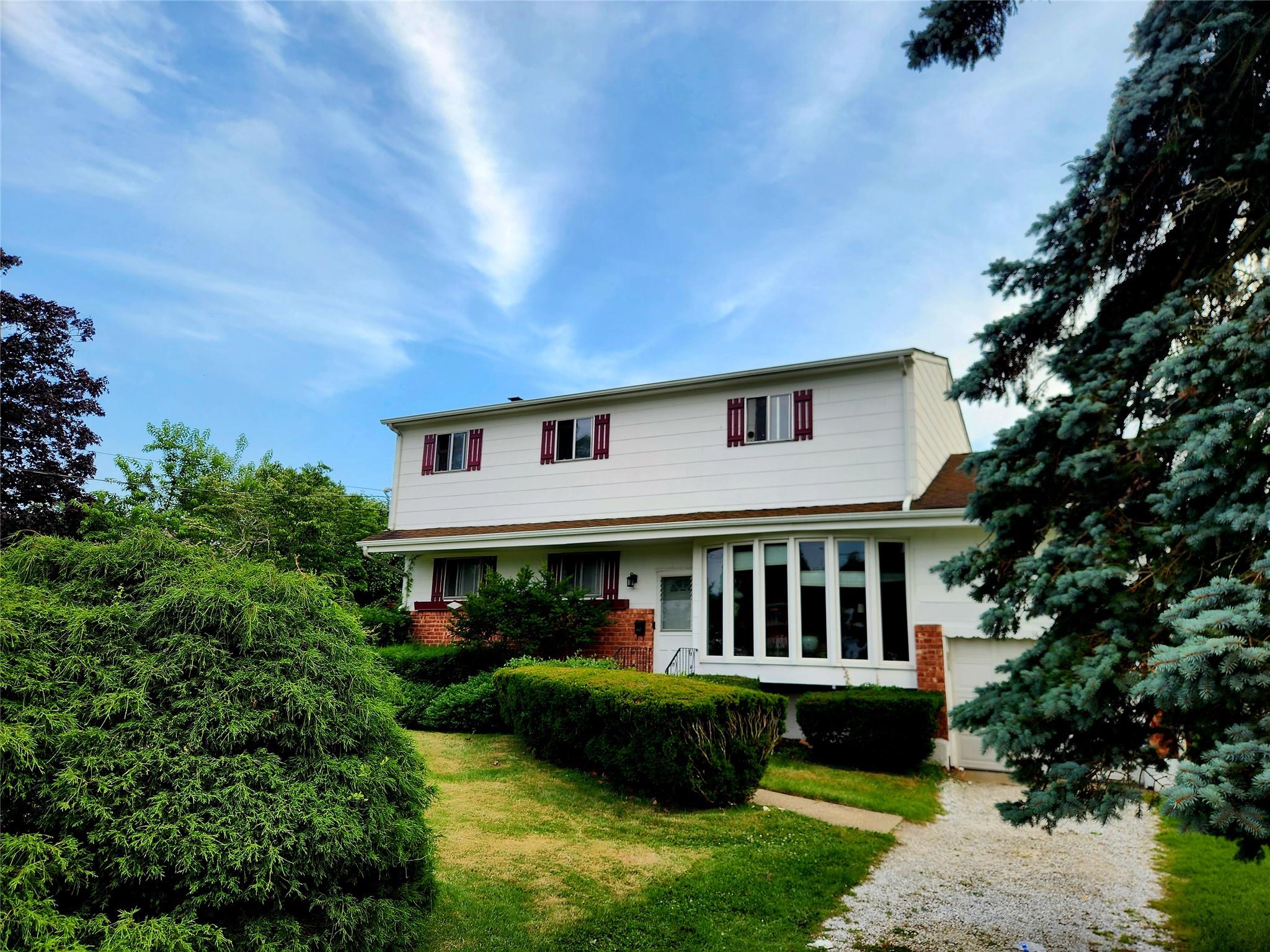 #2 photo, 14 Brian Drive, سوفولك East Islip , NY 11730