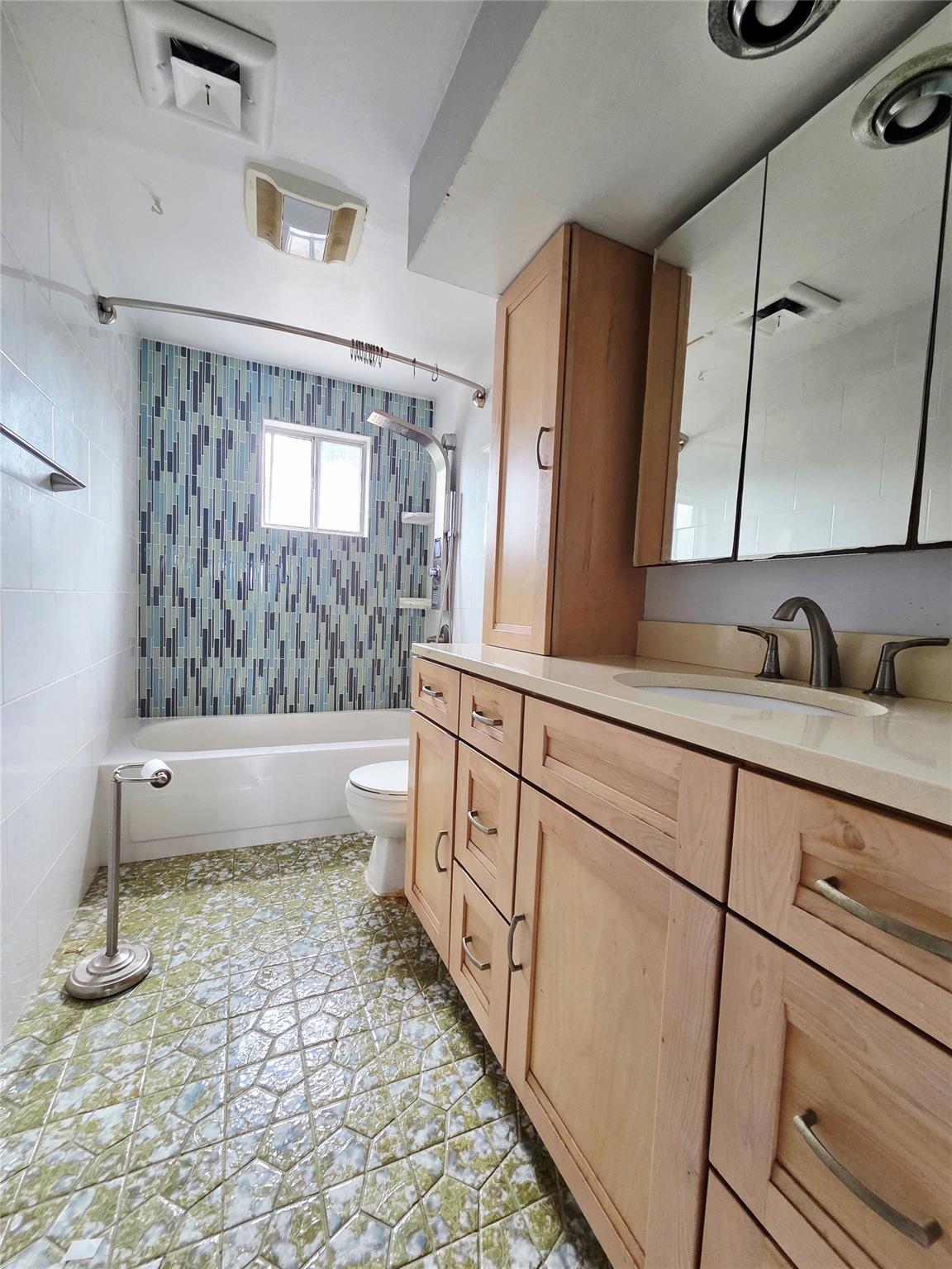 #9 photo, 14 Brian Drive, سوفولك East Islip , NY 11730