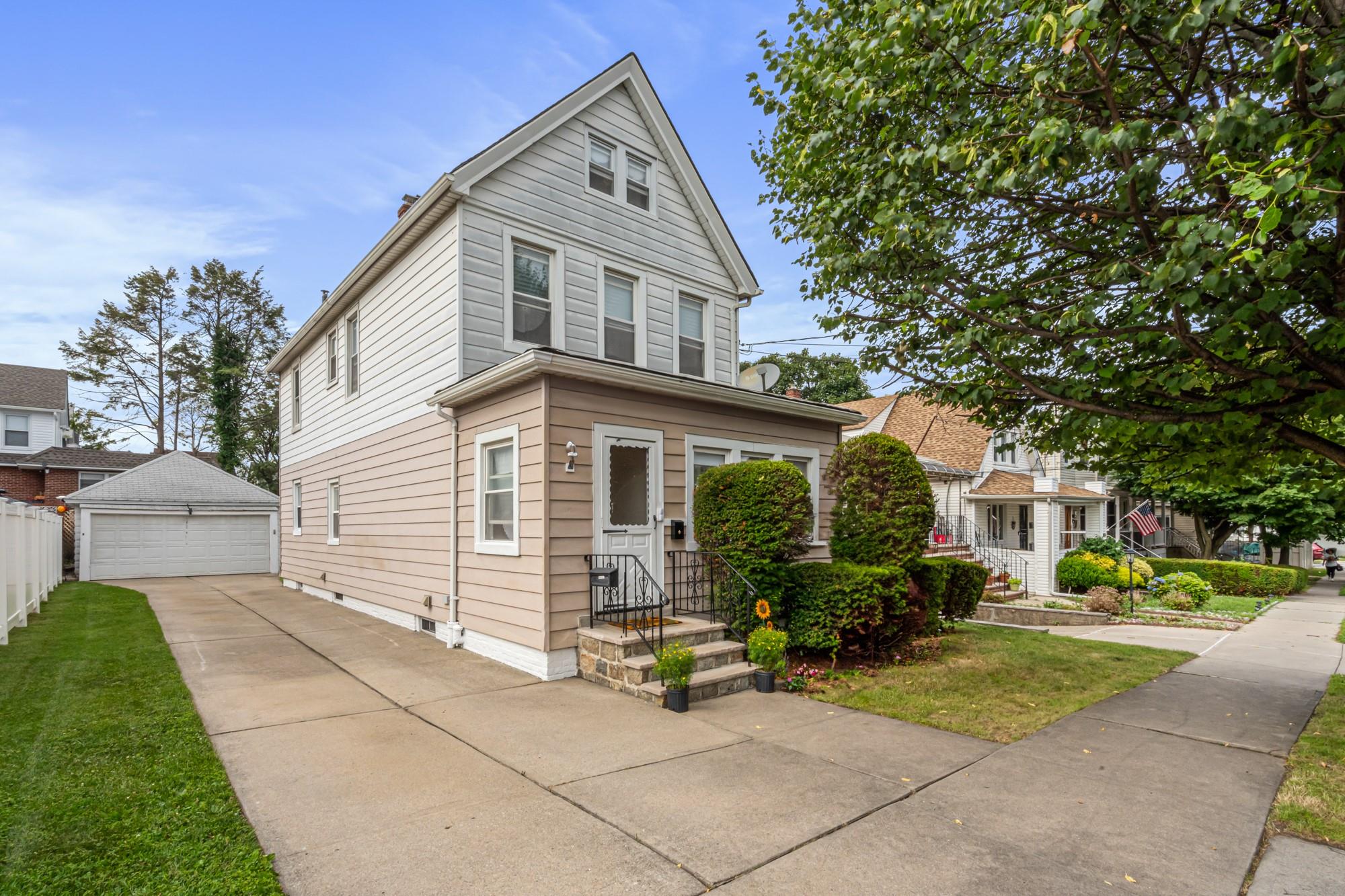 #1 photo, 14707 15th Avenue, كوينز Whitestone , NY 11357