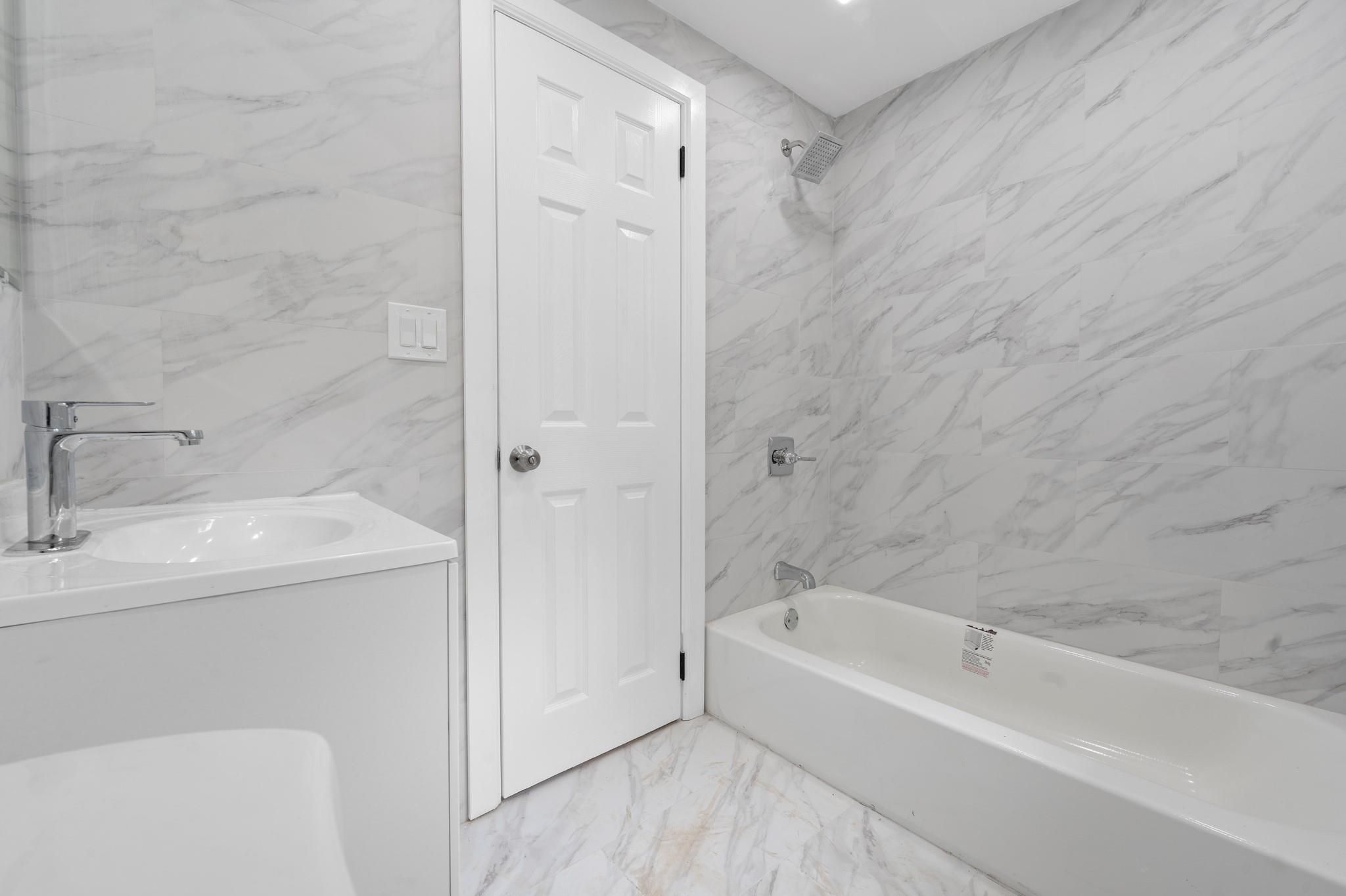 #12 photo, 19432 113th Road, クイーンズ区 Hollis , NY 11412