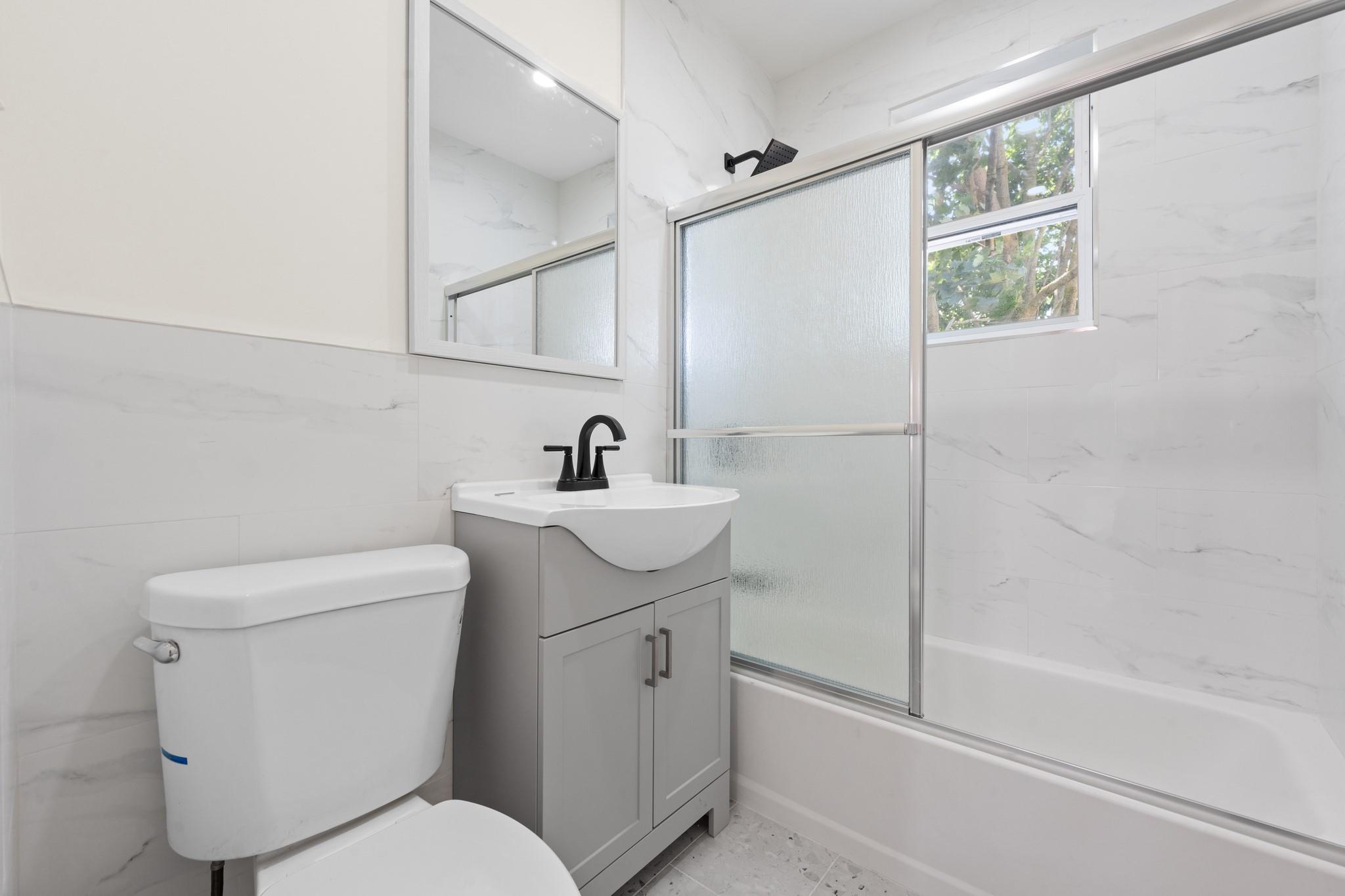 #11 photo, 18914 114th Road, クイーンズ区 Saint Albans , NY 11412