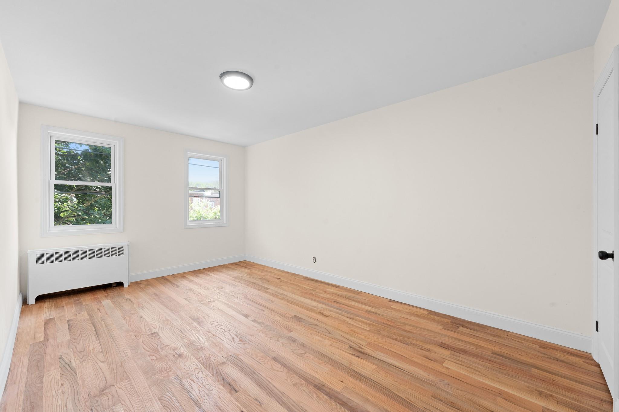 #8 photo, 18914 114th Road, クイーンズ区 Saint Albans , NY 11412