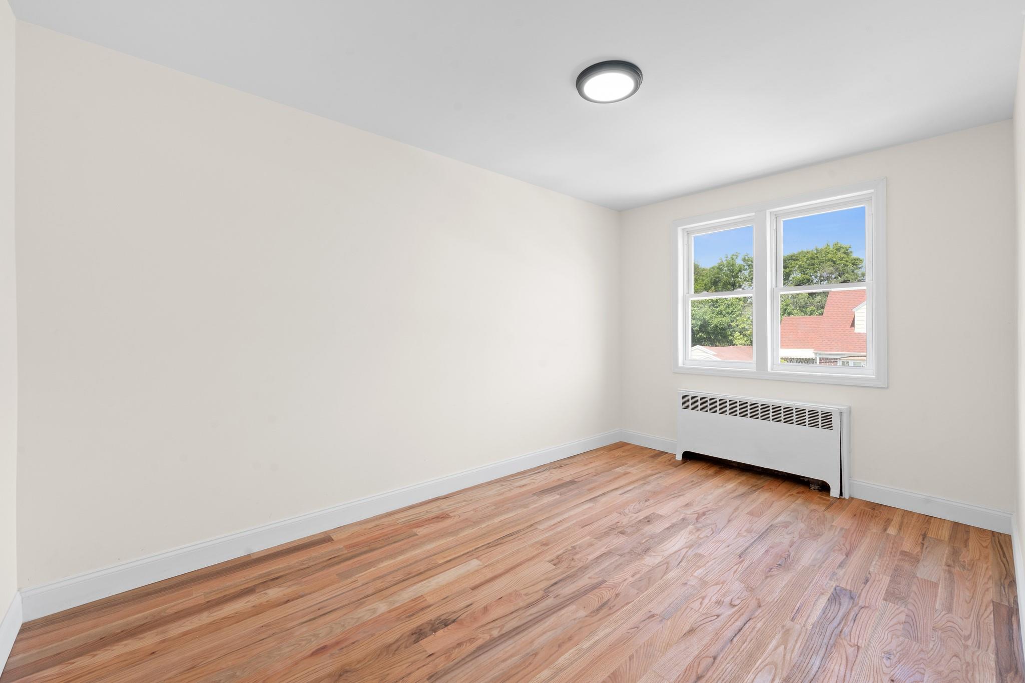 #9 photo, 18914 114th Road, クイーンズ区 Saint Albans , NY 11412