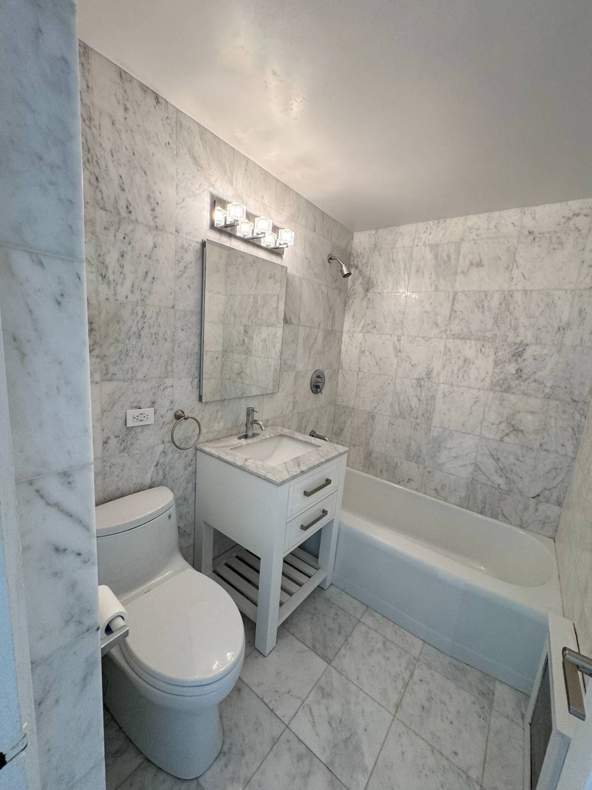 #4 photo, 80 Park Avenue, #11N, New York , NY 10016