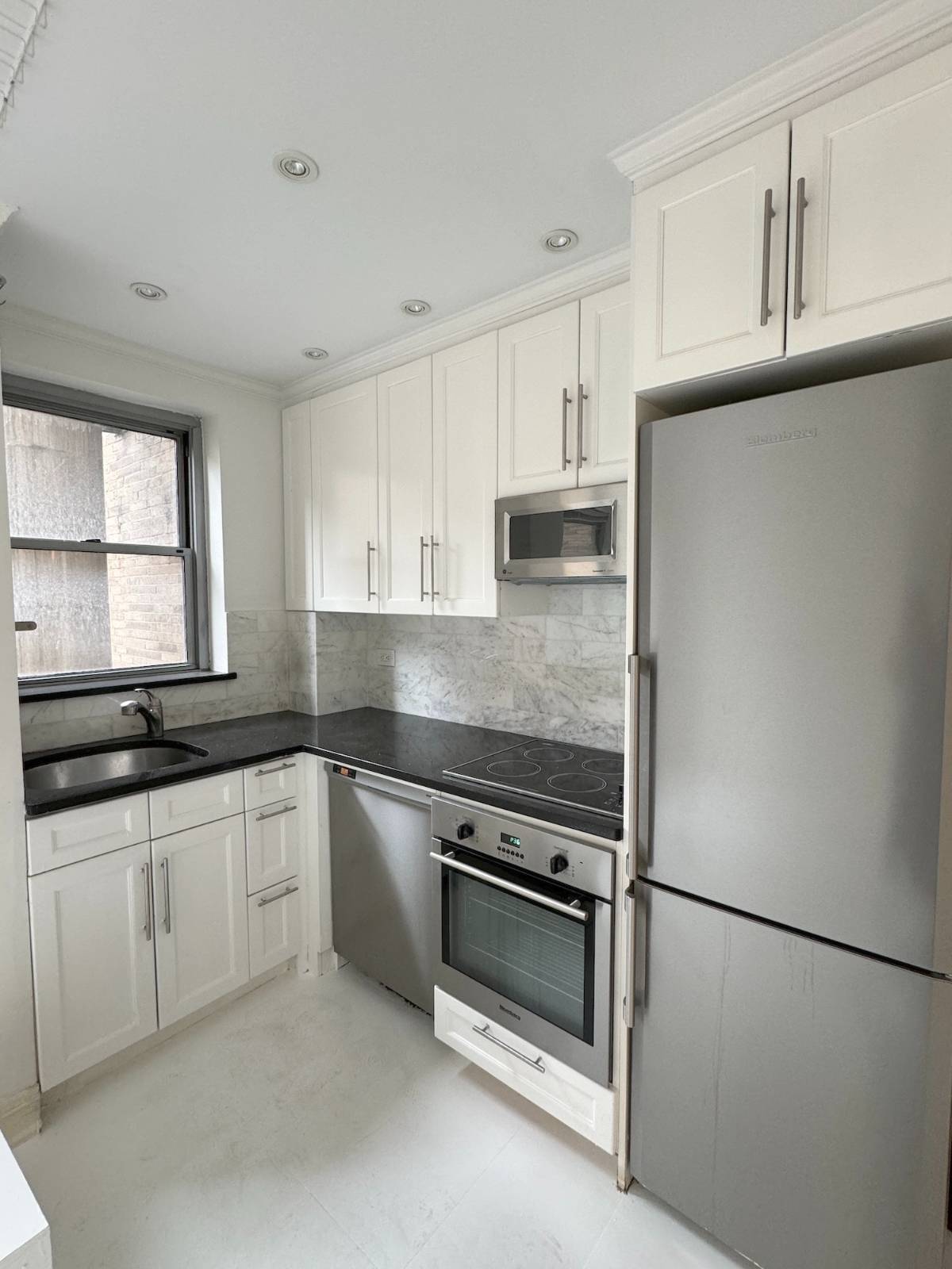 #5 photo, 80 Park Avenue, #11N, New York , NY 10016