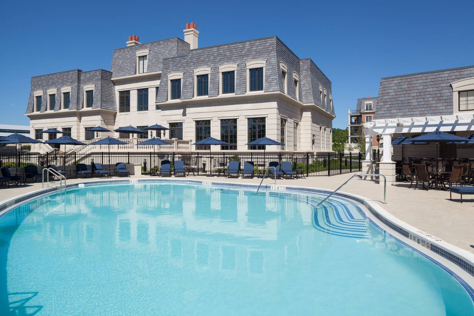 #14 photo, 2000 Royal Court, ナッソー郡 North Hills , NY 11040