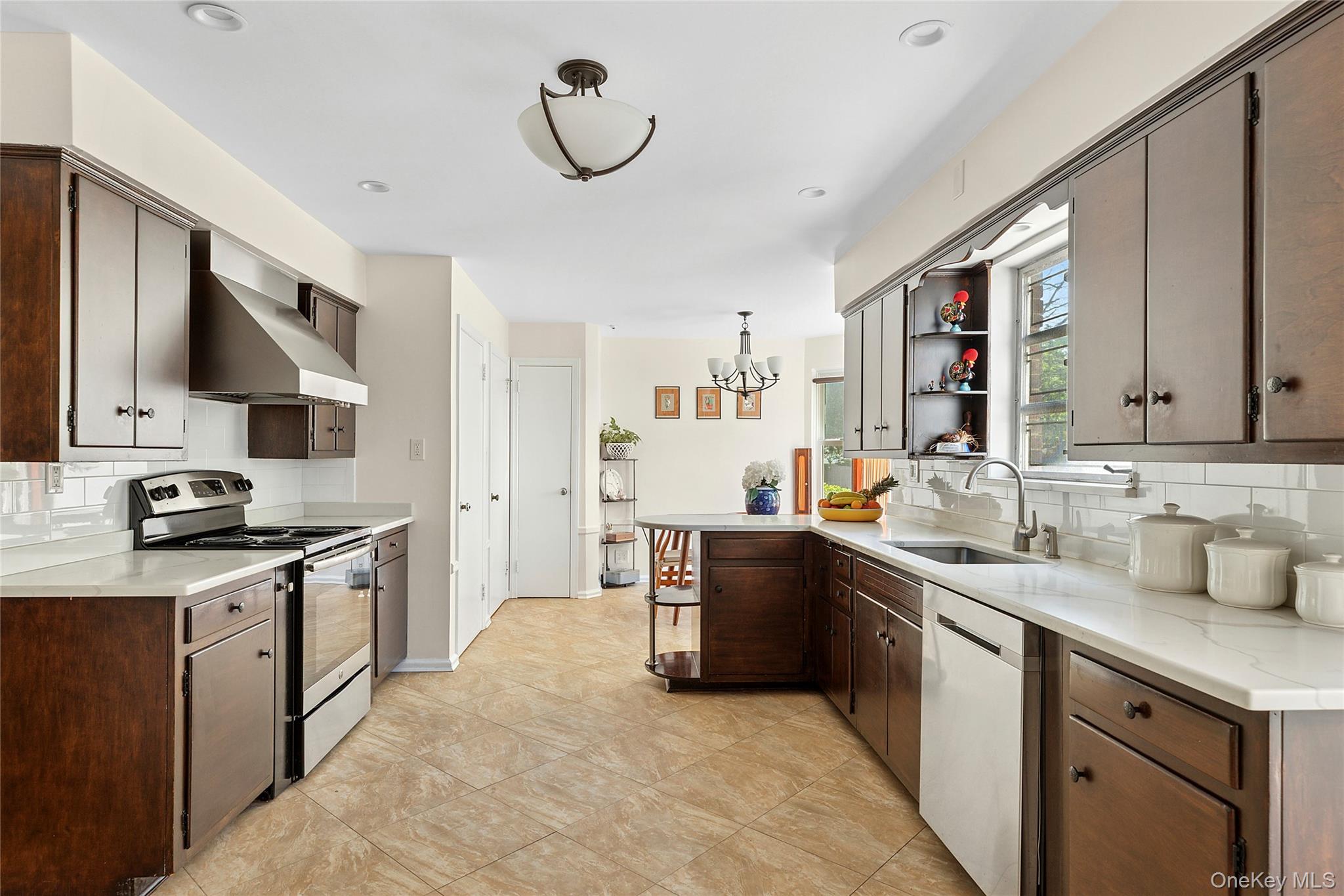 #14 photo, 107 California Avenue, ナッソー郡 Freeport , NY 11520